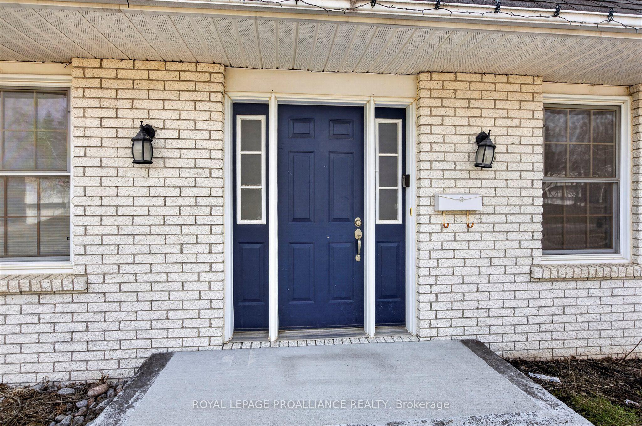 1539 Cherryhill Road, Peterborough, ON K9K 1A7
