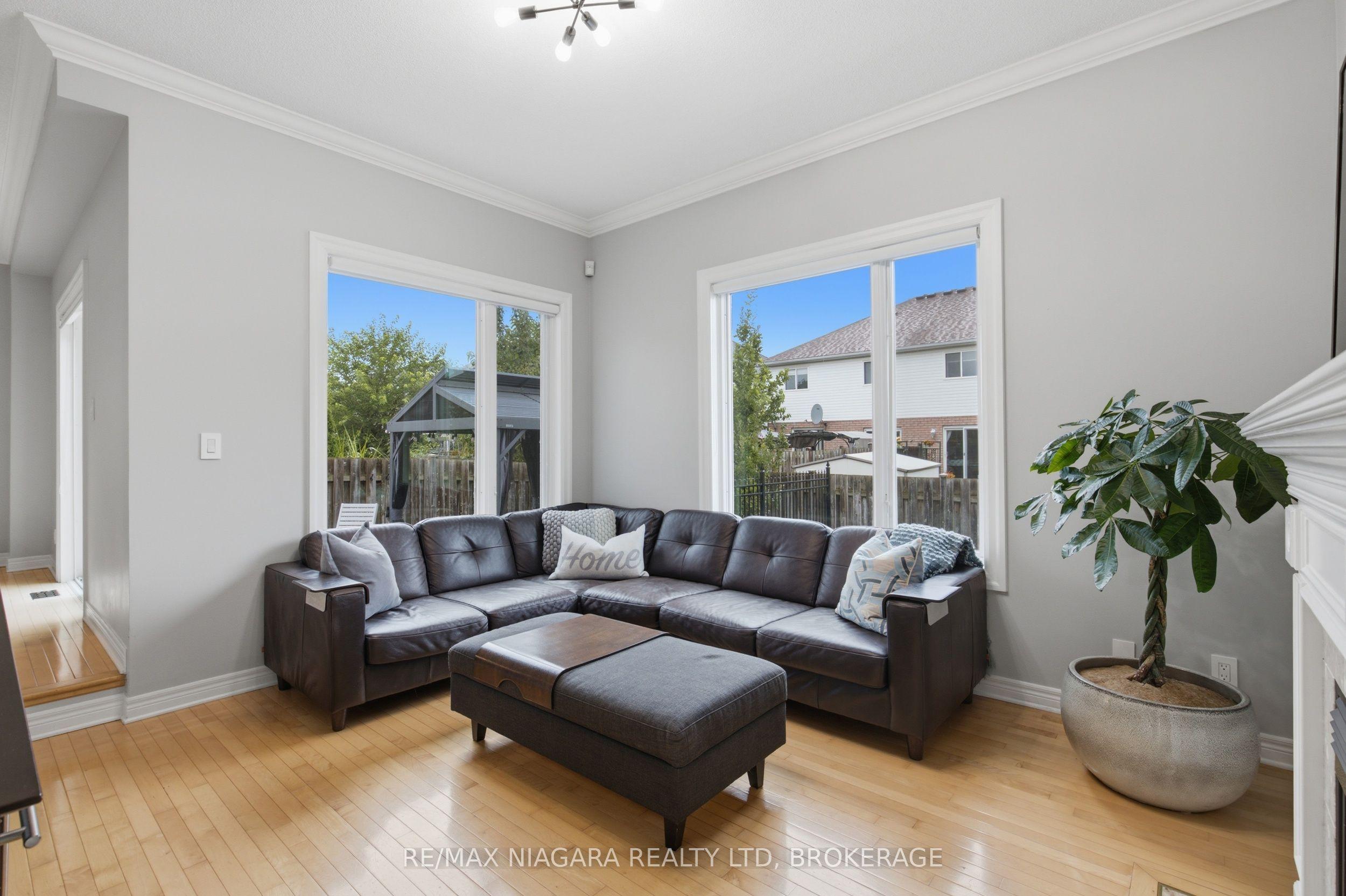 15 Cozocar Crescent, St. Catharines, ON L2S 3Y5