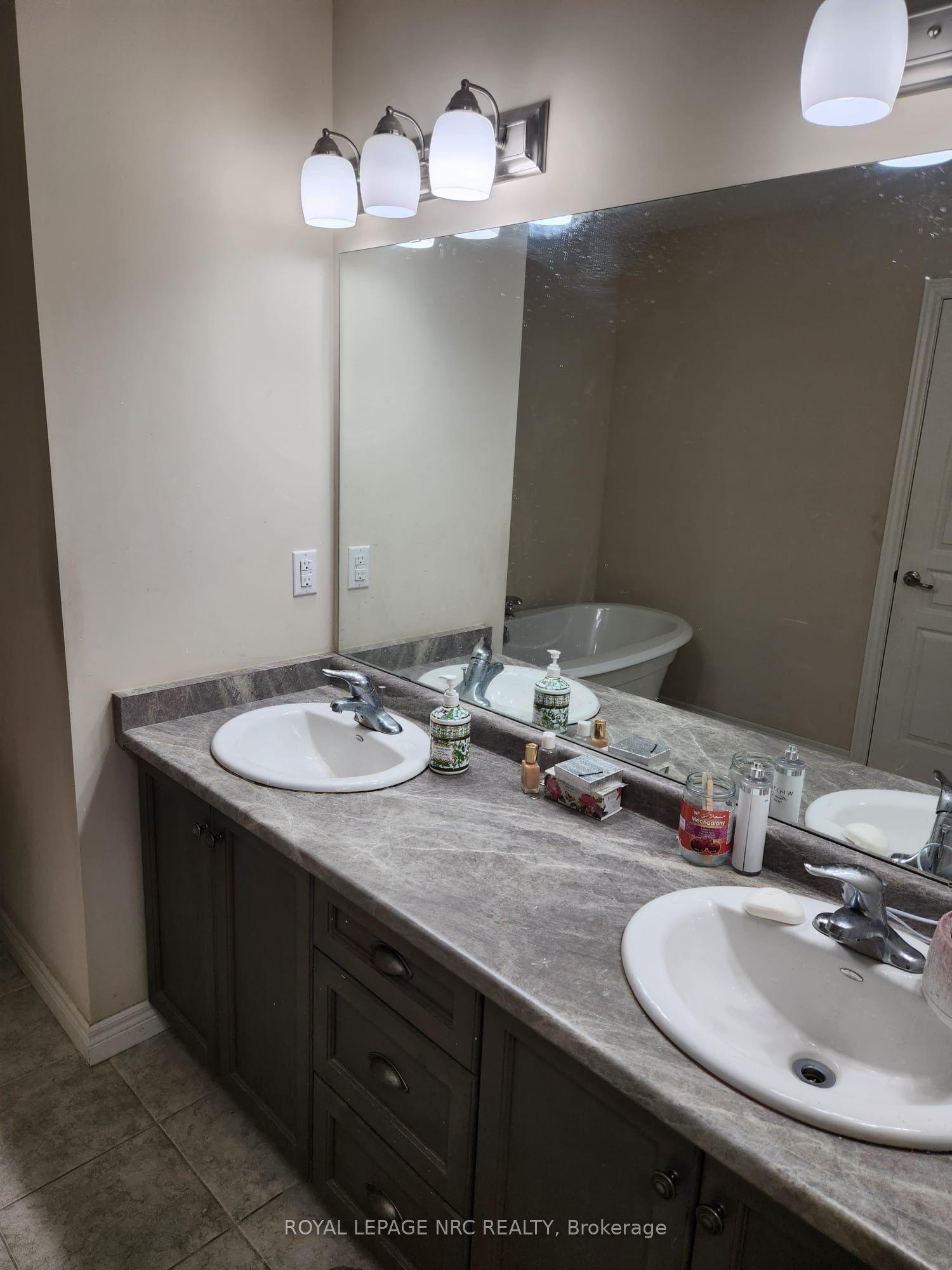 40 Elderberry Road, Thorold, ON L2V 0E7