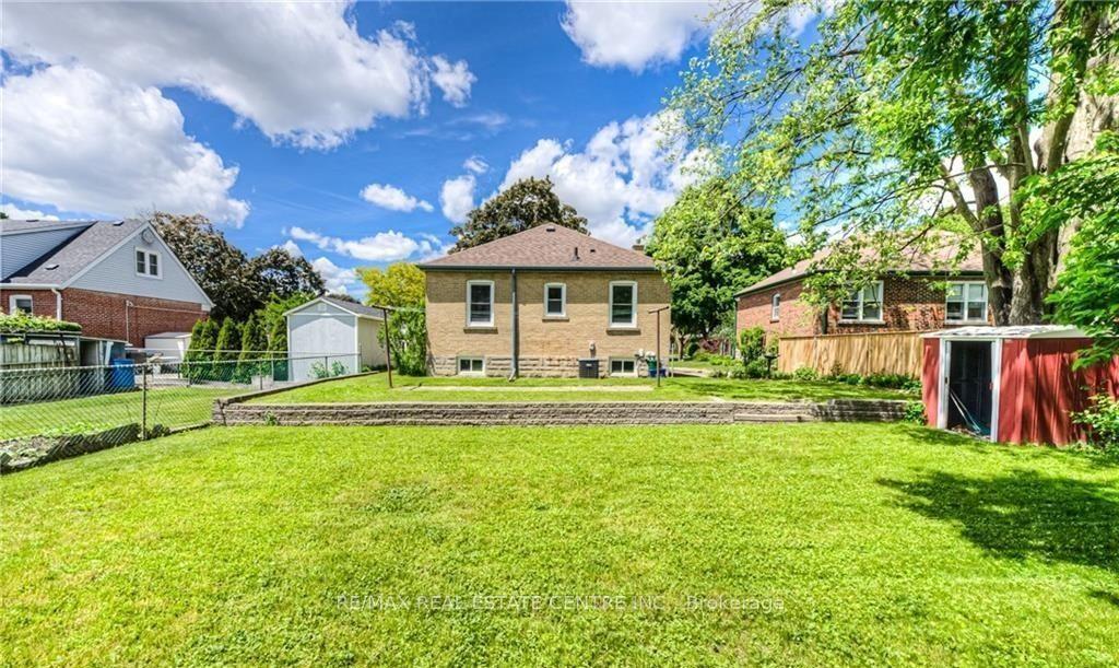 15 CHELSEA Road Upper, Kitchener, ON N2B 1H7