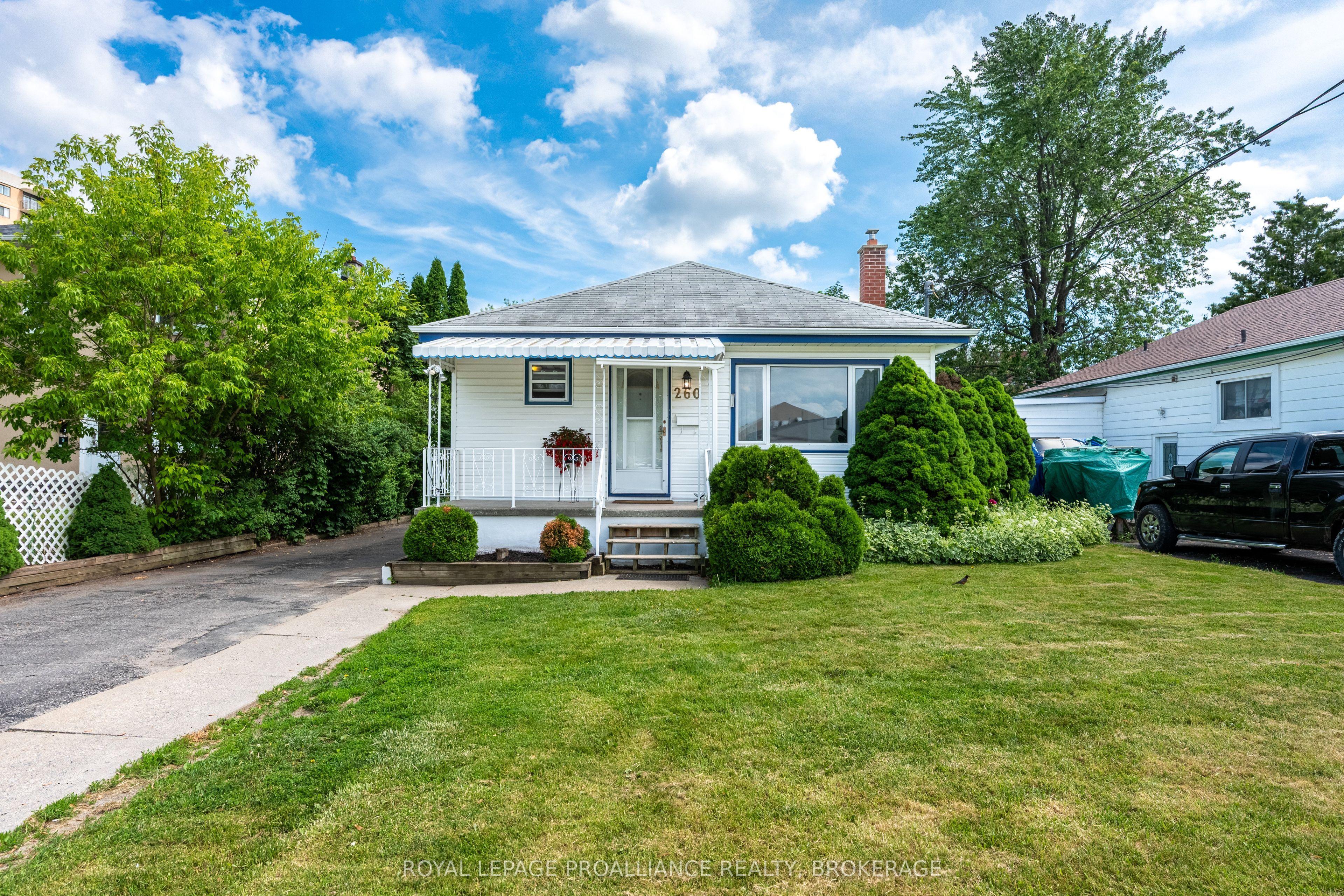 260 Elmwood Street, Kingston, ON K7M 2Y8