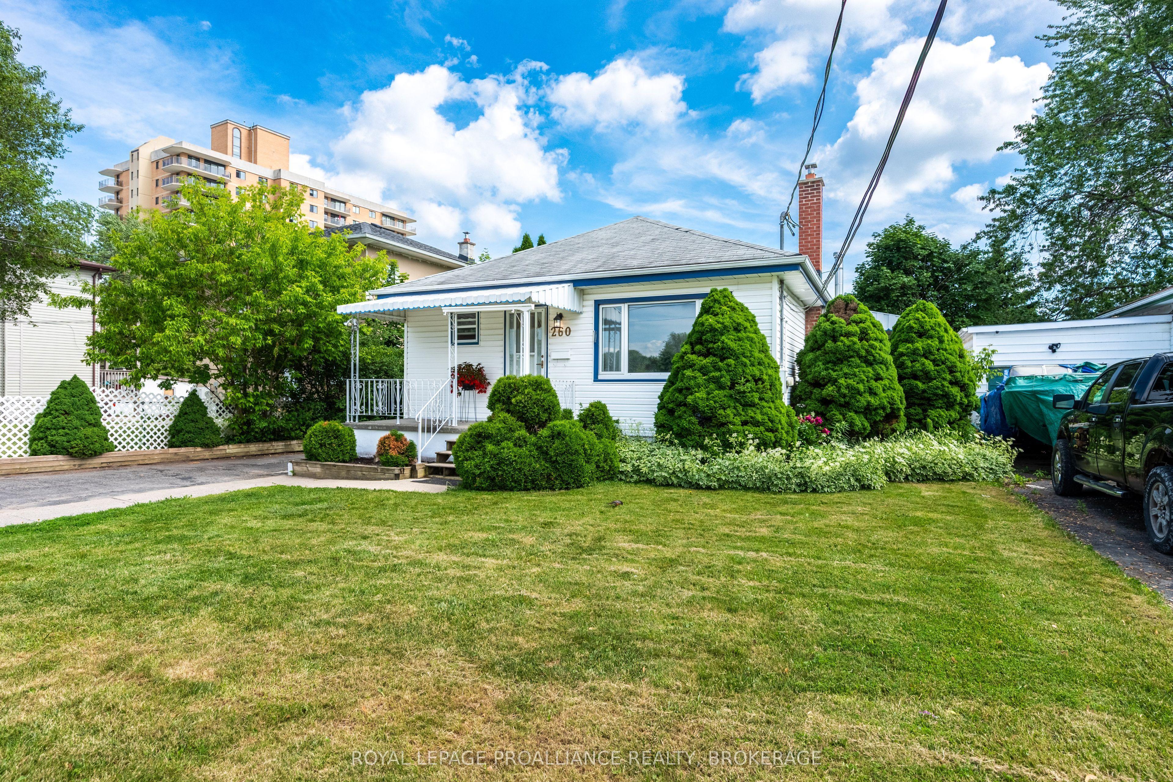 260 Elmwood Street, Kingston, ON K7M 2Y8