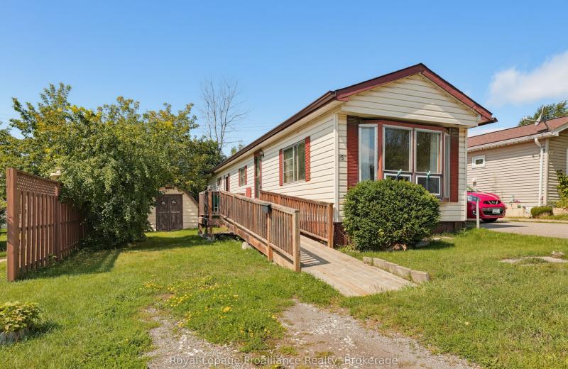5 Kenneth Boulevard, Quinte West, ON K8N 4Z3