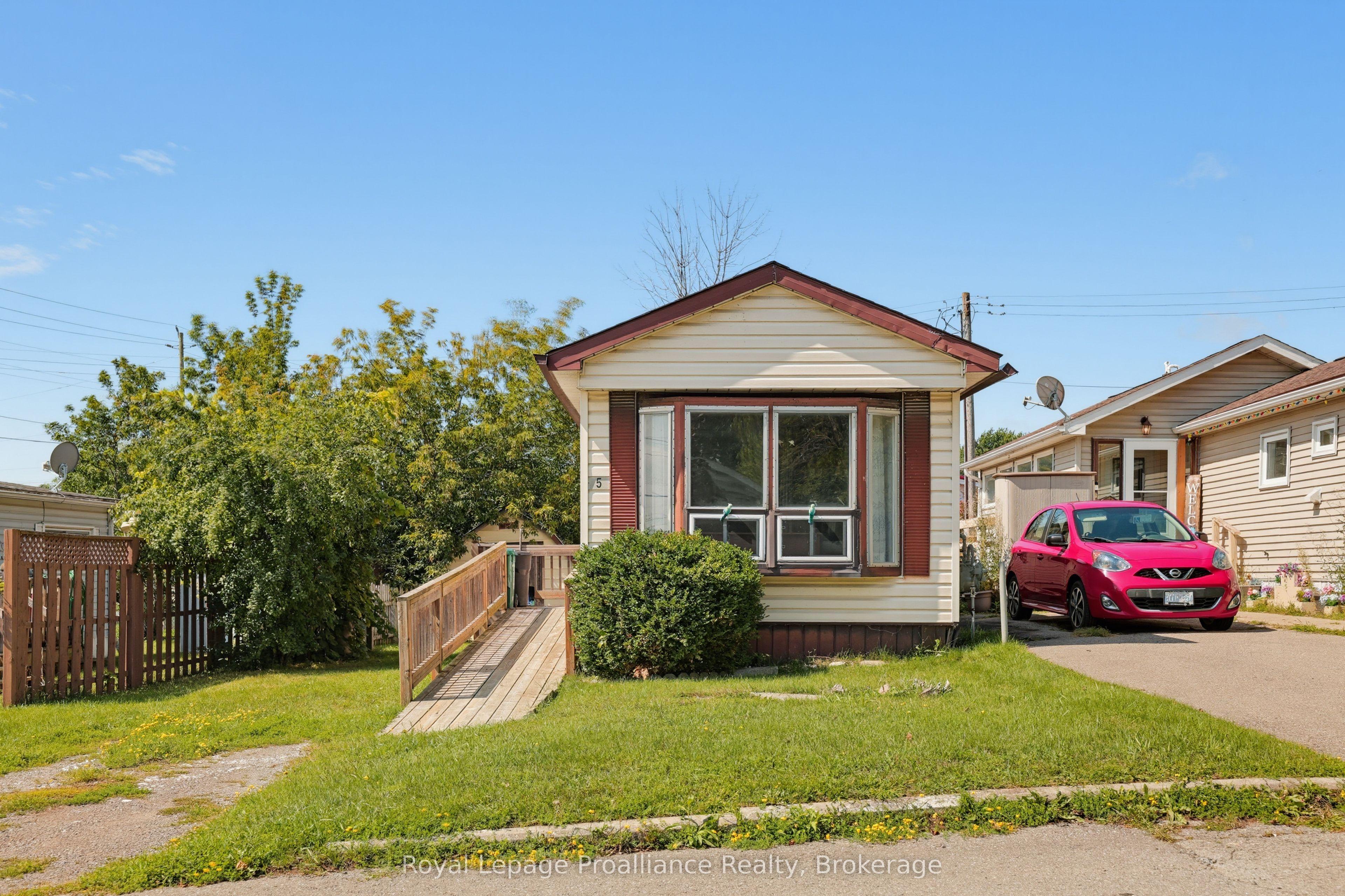 5 Kenneth Boulevard, Quinte West, ON K8N 4Z3