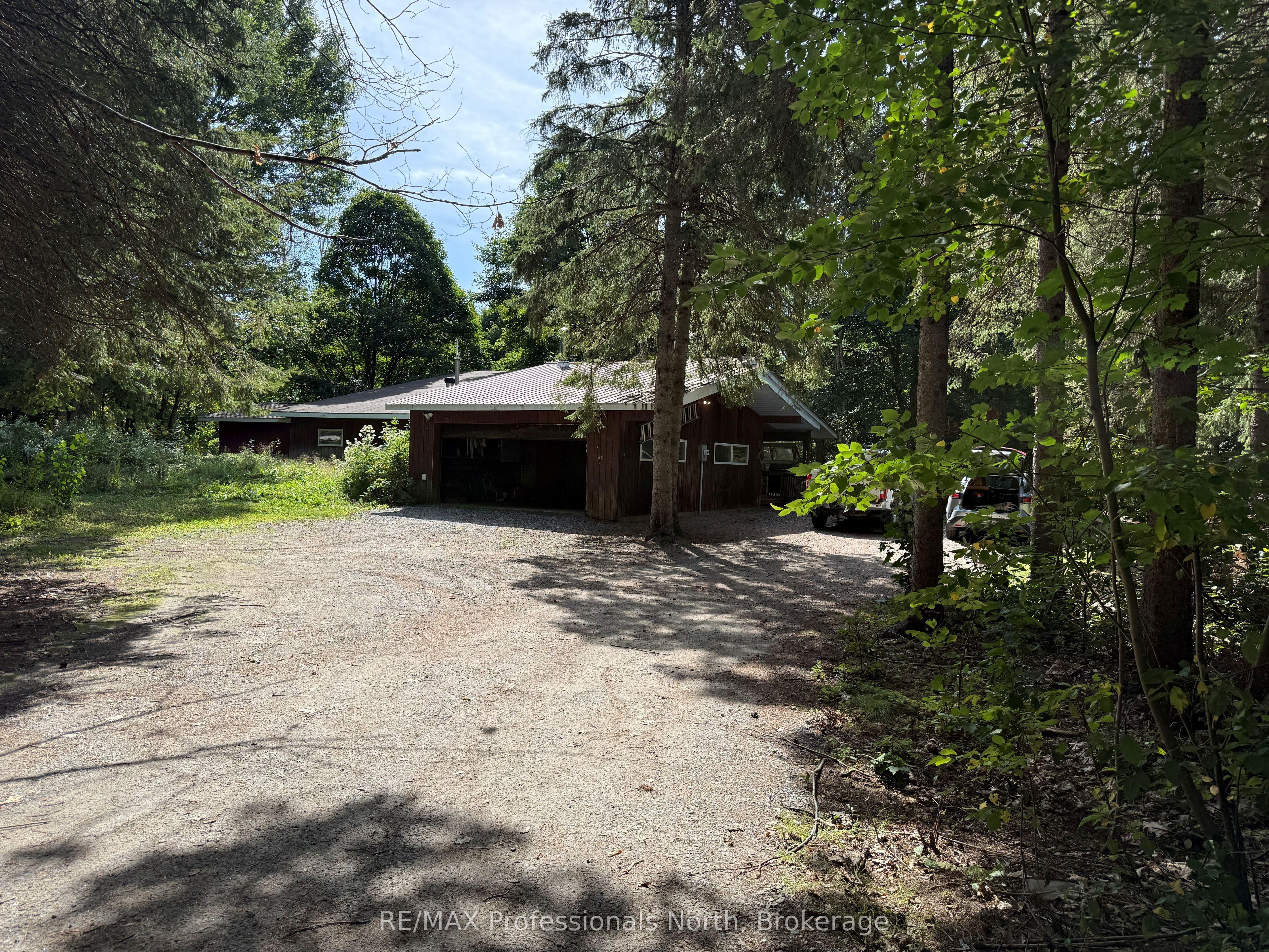 83 Ceramic Mine Road North Road, Huntsville, ON P1H 2J3