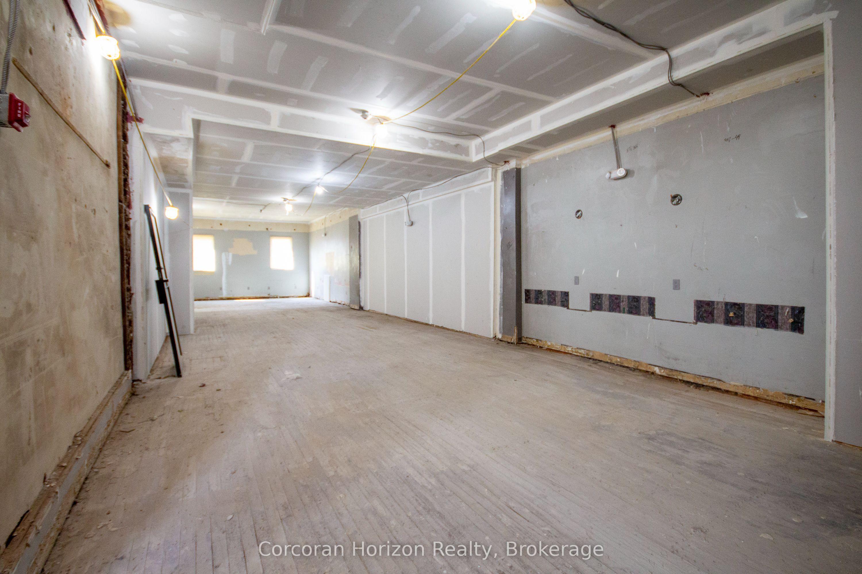 90 John Street S Full, Hamilton, ON L8N 2C1