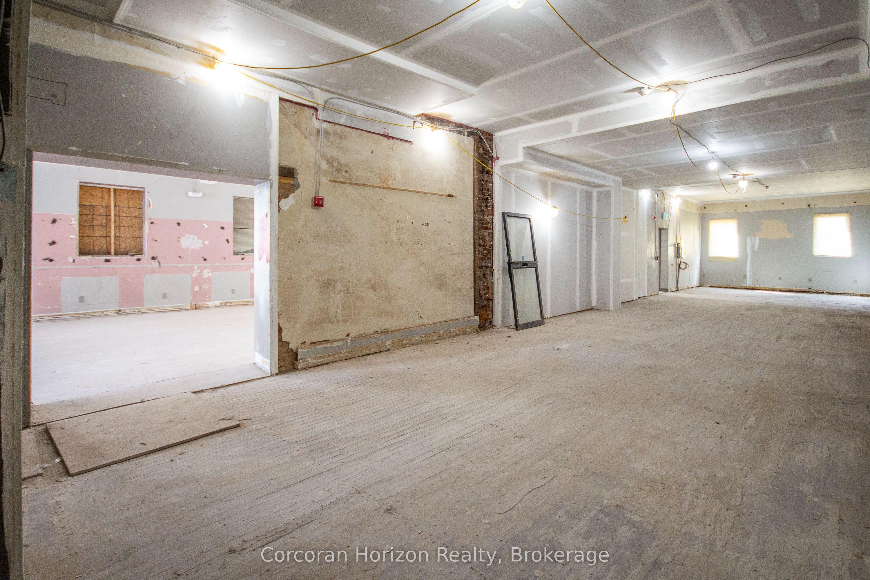 90 John Street S Full, Hamilton, ON L8N 2C1