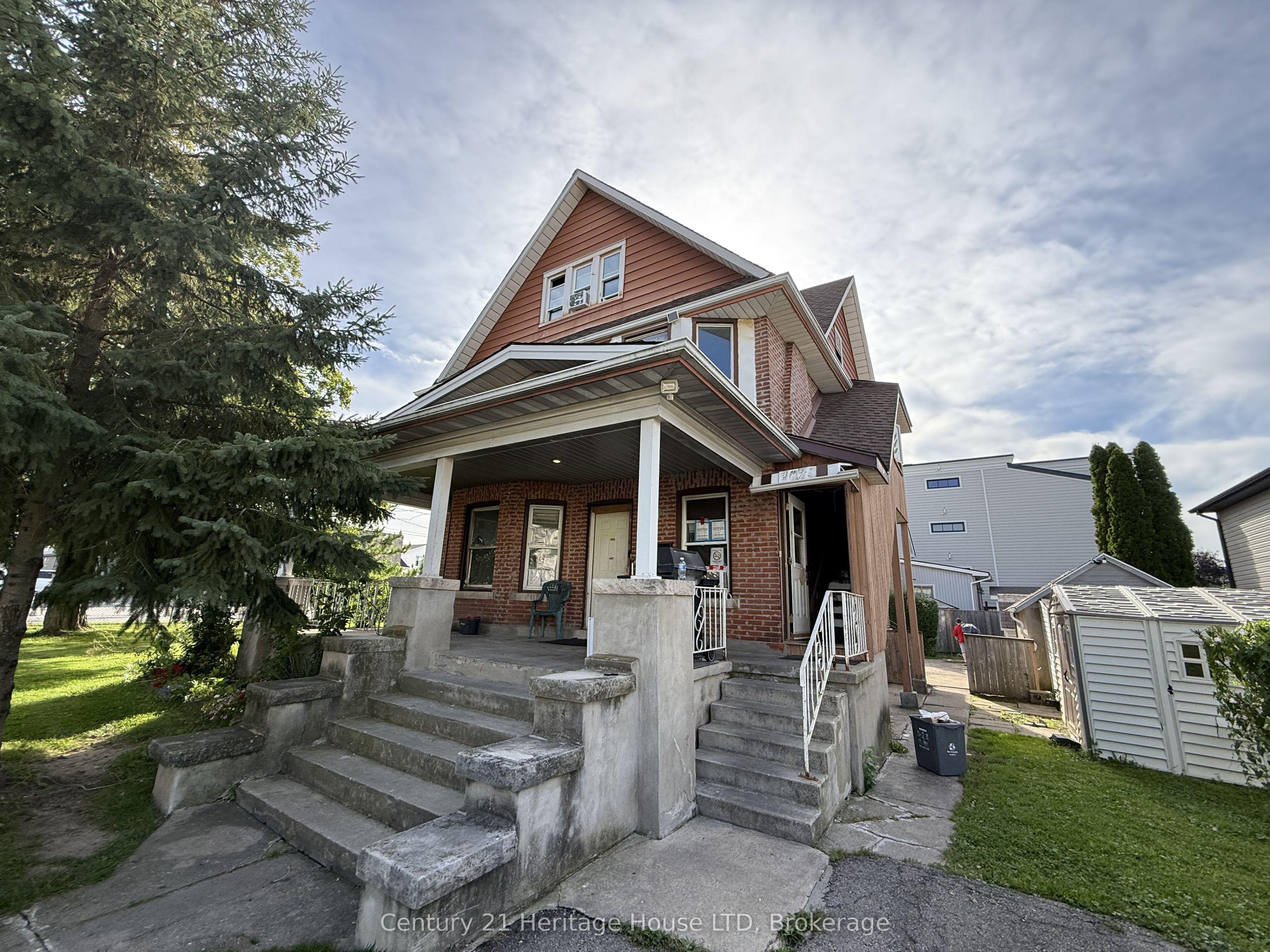 31 Pine Street N, Thorold, ON L2V 2P1