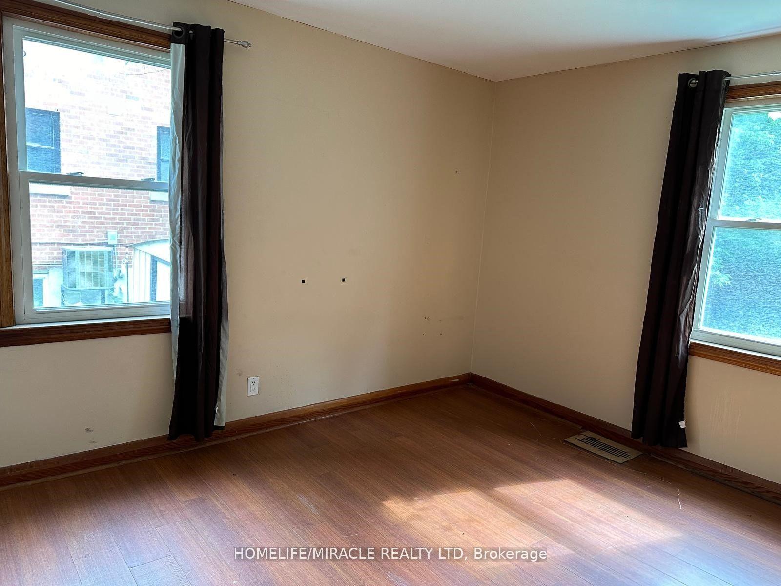15 Beverley Street, Waterloo, ON N2L 2H5