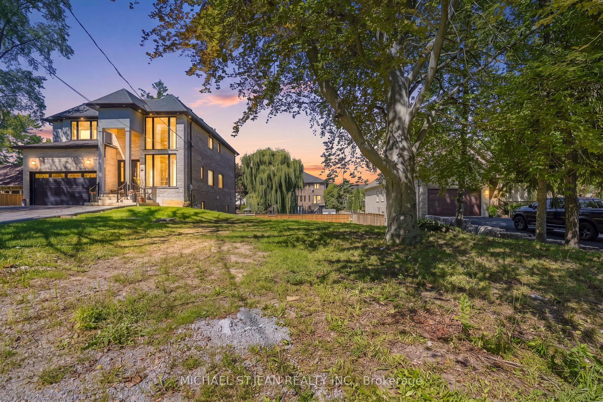657 Mohawk Road, Hamilton, ON L9G 2X1