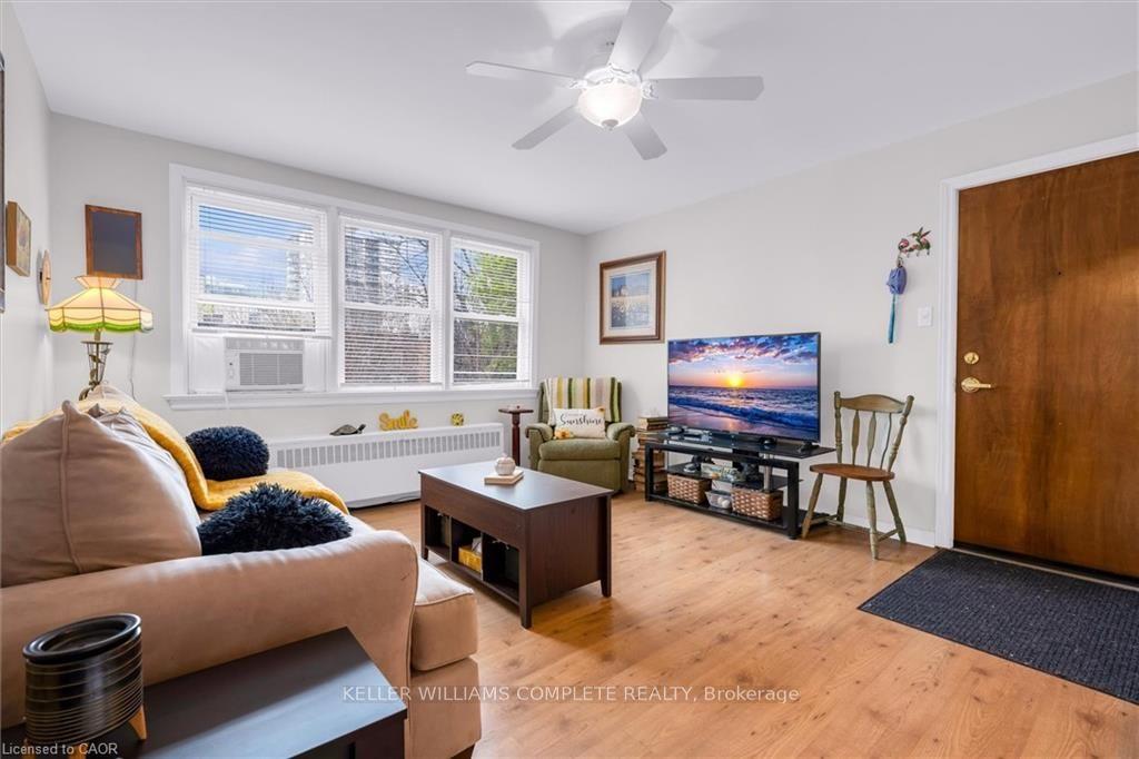 4 Robinson Street 14, Hamilton, ON L8P 1Y5