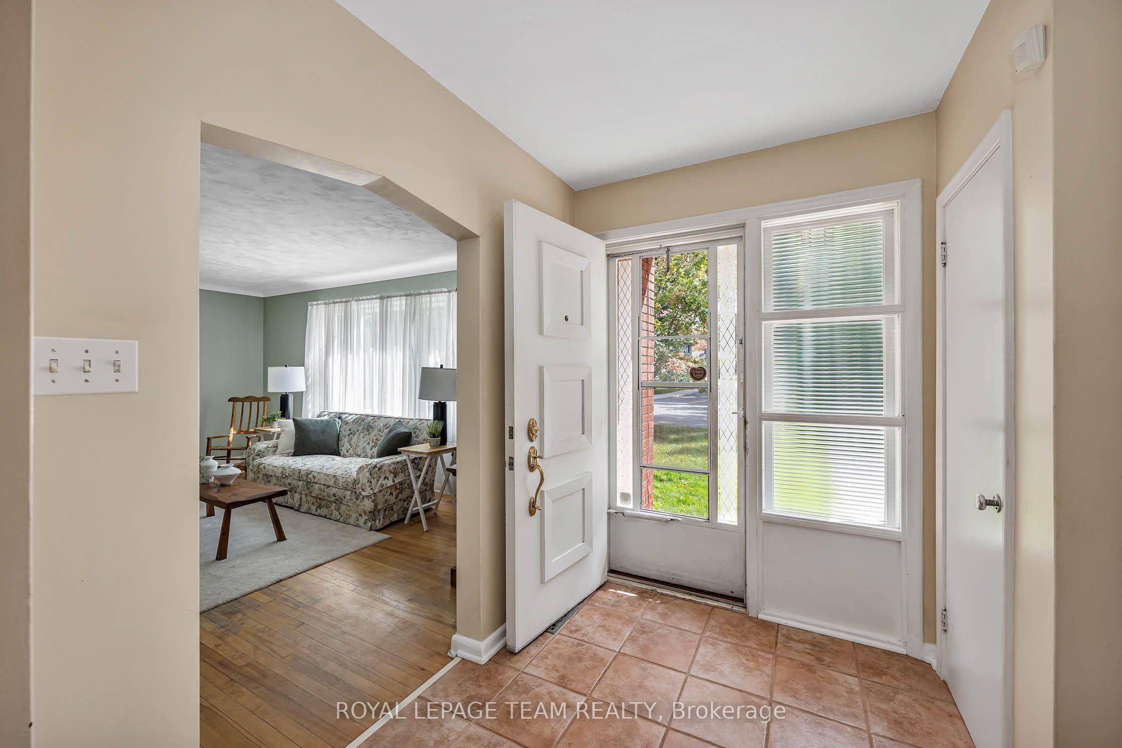 2183 Belair Drive, Belair Park - Copeland Park and Area, ON K2C 0X2