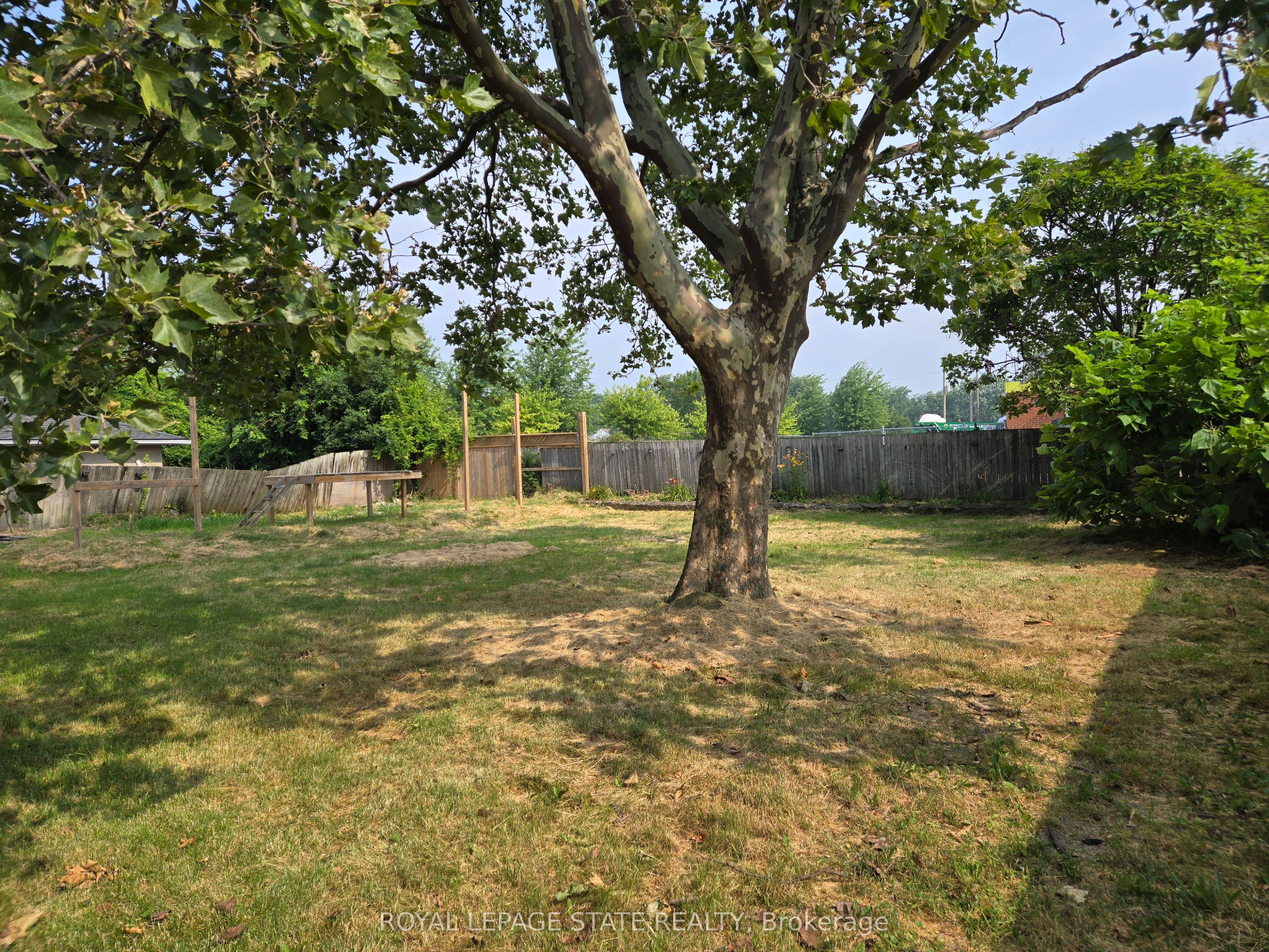 16 Broderick Avenue, Thorold, ON L2V 2H4
