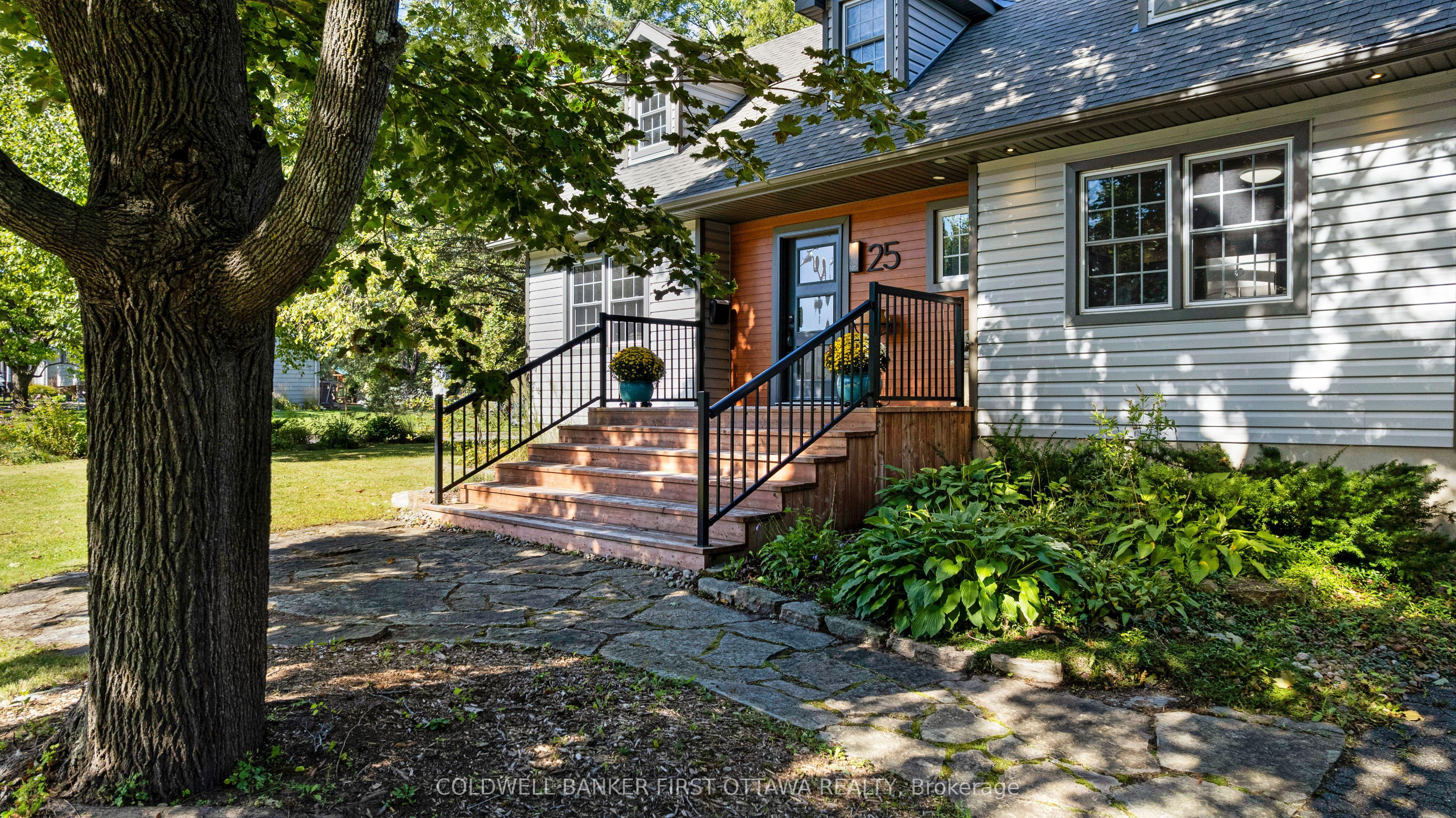 25 Robert Road, Perth, ON K7H 3L2