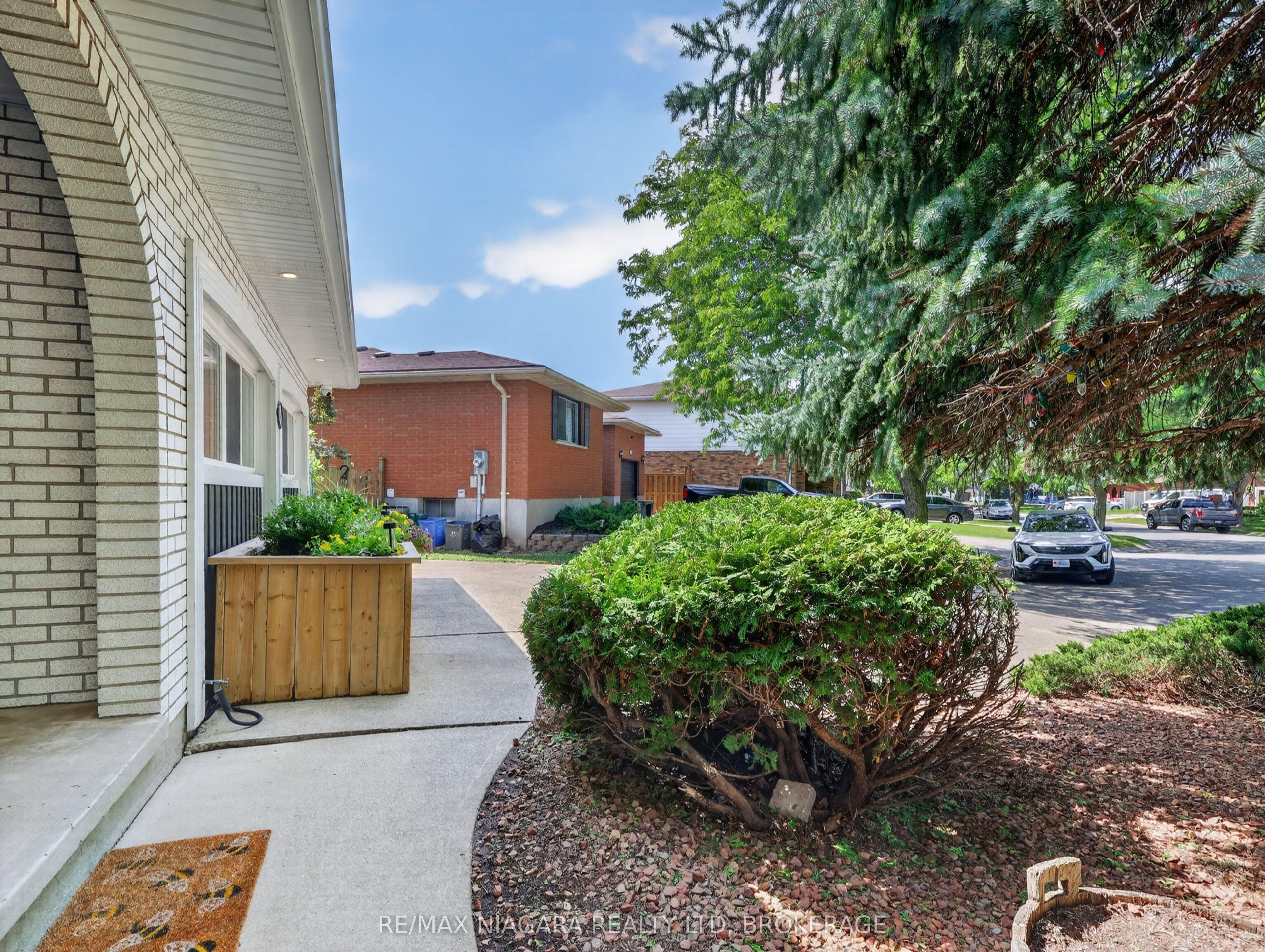 14 Fairlawn Court, St. Catharines, ON L2M 7K4