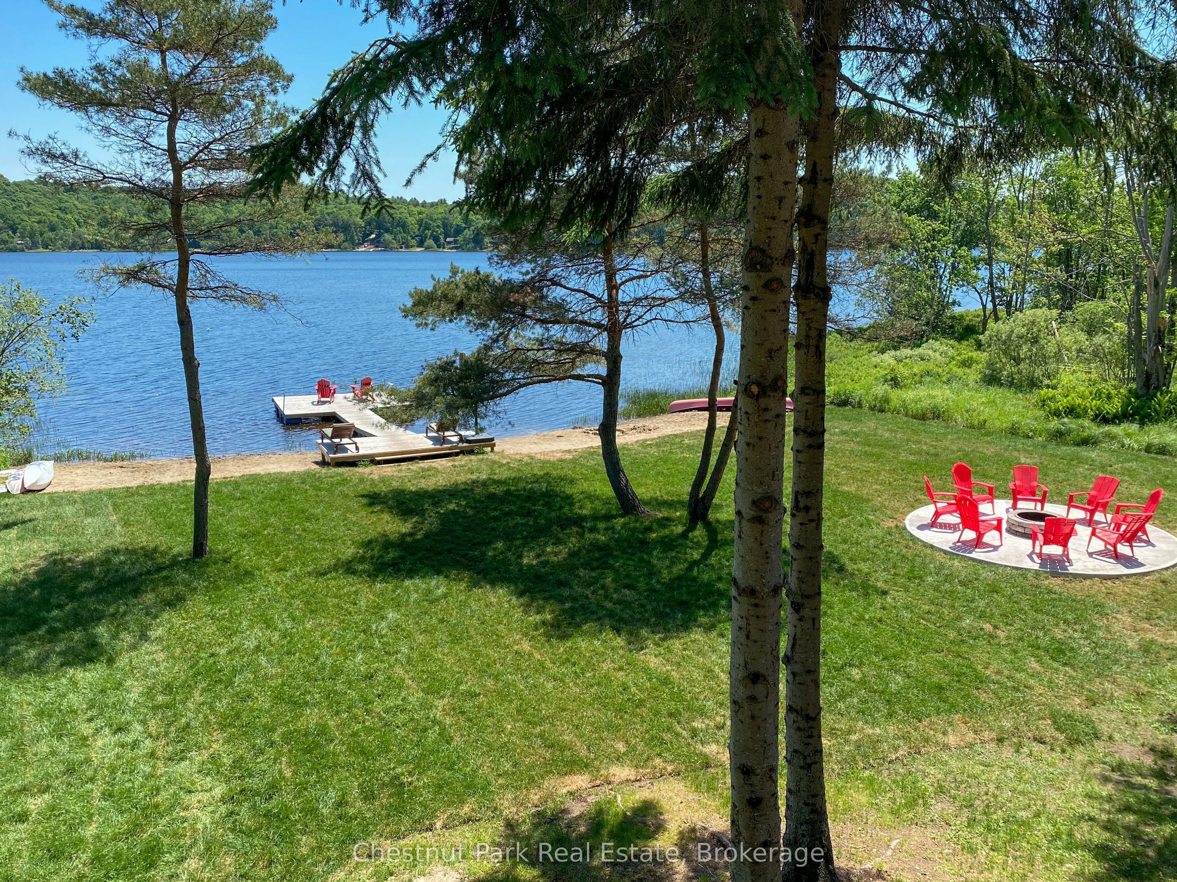 121 North Deer Lake Road, Huntsville, ON P0B 1L0