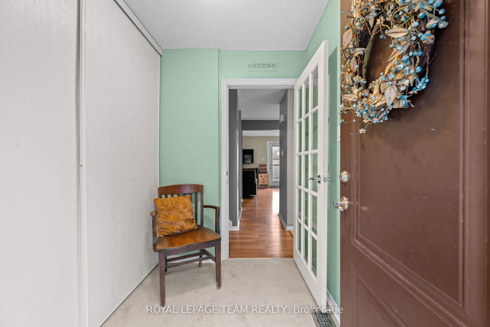 128 McClintock Way, Kanata, ON K2L 2A4