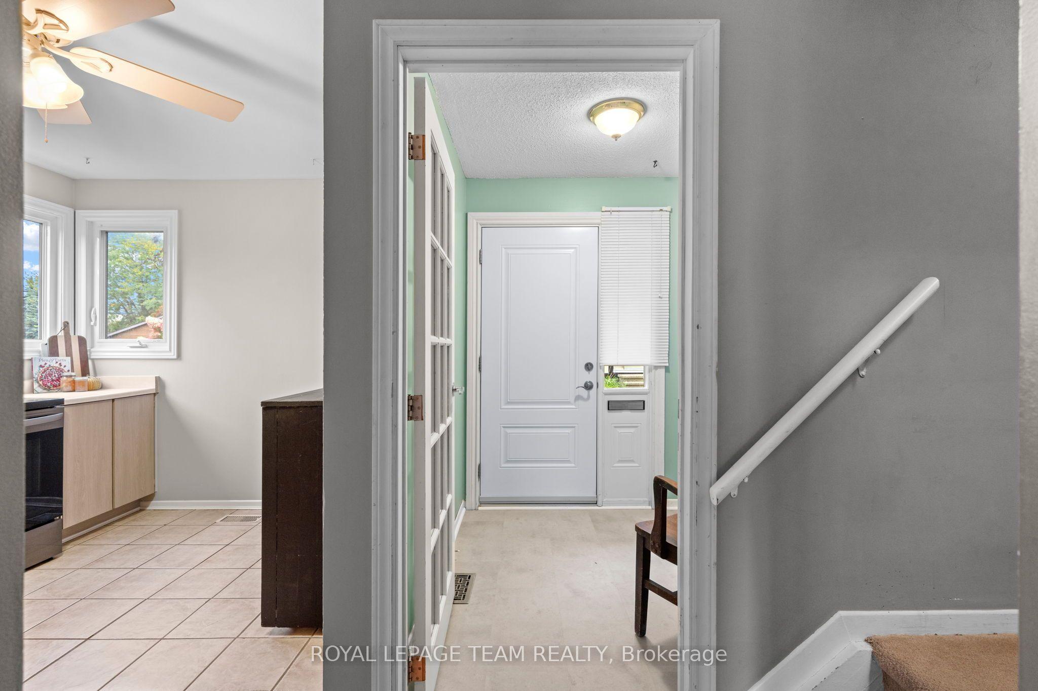 128 McClintock Way, Kanata, ON K2L 2A4