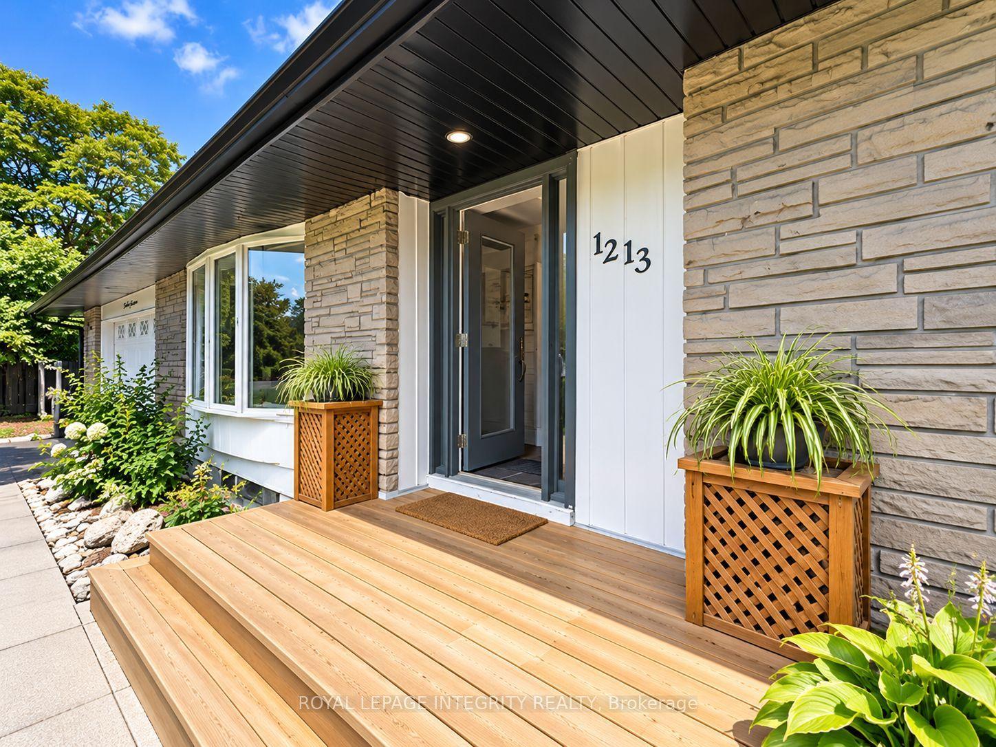1213 Mcwatters Road, Parkway Park - Queensway Terrace S and Area, ON K2C 3E7