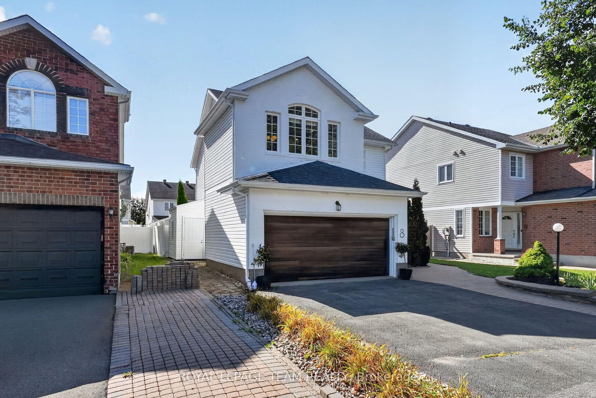 8 Oriska Way, Barrhaven, ON K2J 4N7