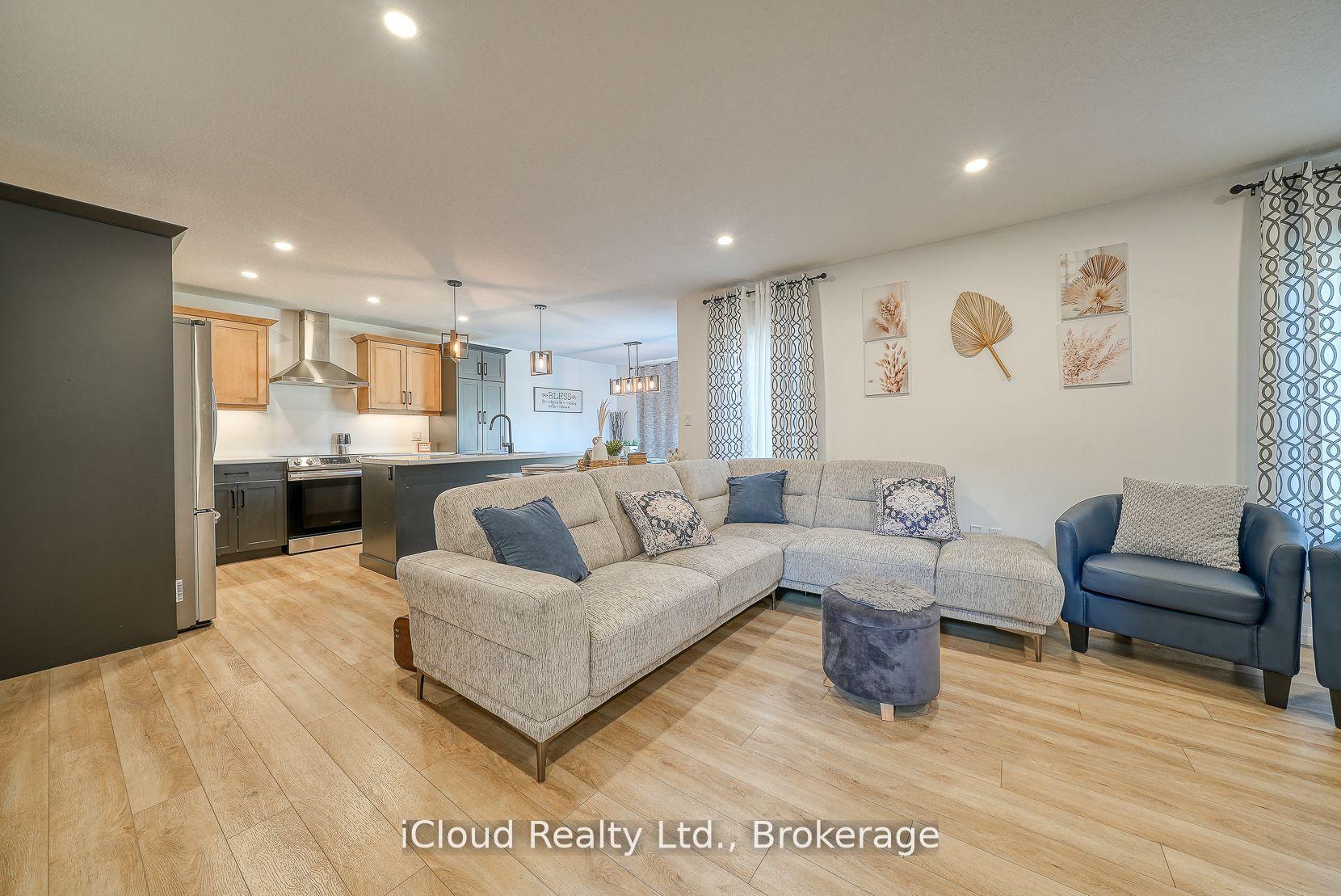 15 Curren Crescent, Tillsonburg, ON N4G 0J3