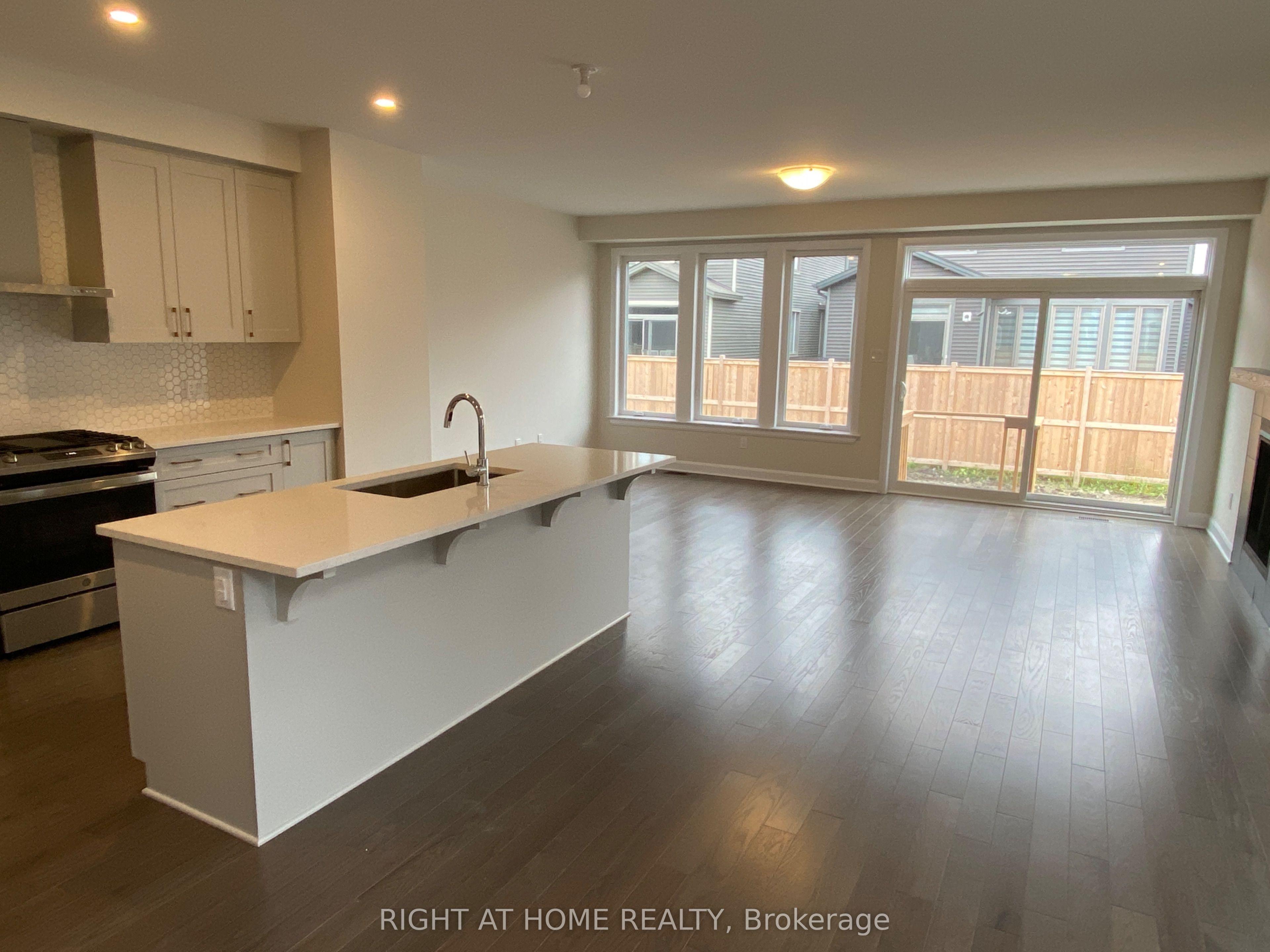 608 MOONFLOWER Crescent, Blossom Park - Airport and Area, ON K1T 0X8