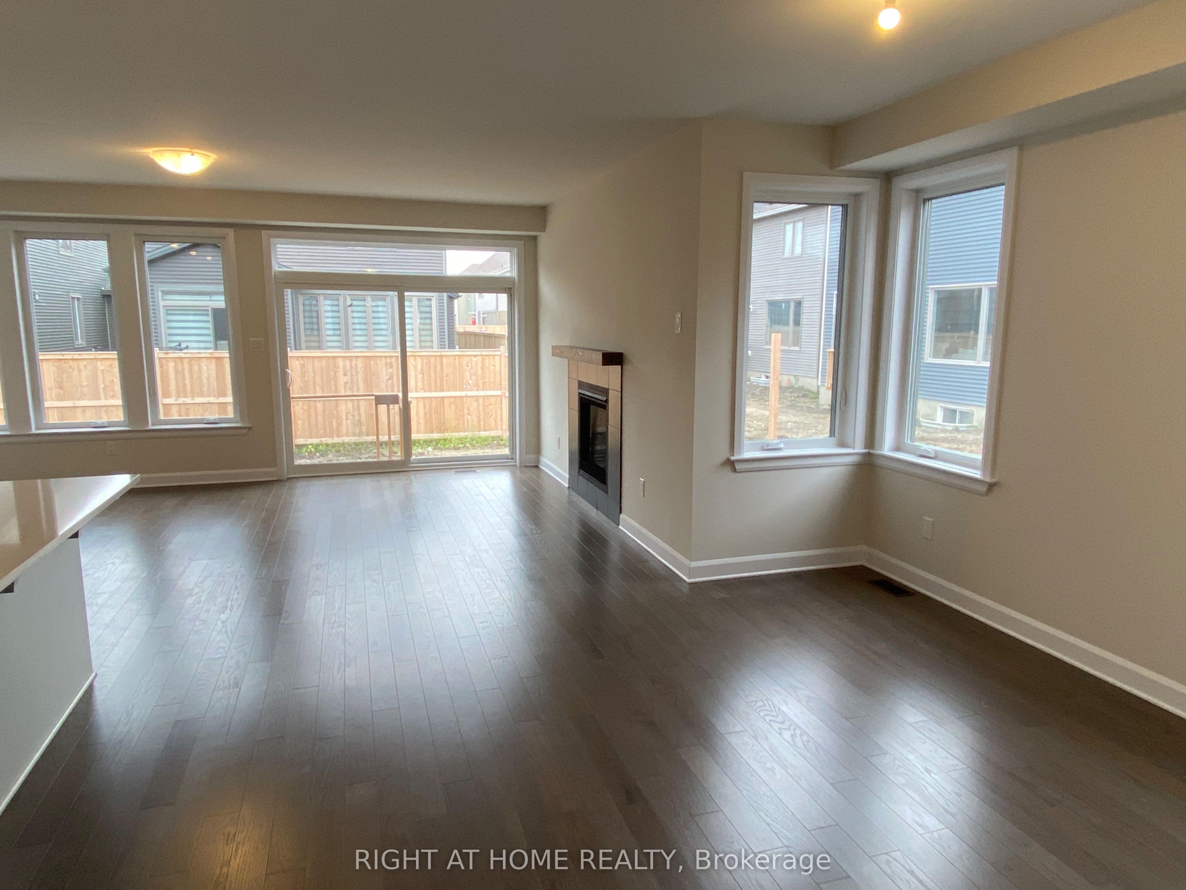 608 MOONFLOWER Crescent, Blossom Park - Airport and Area, ON K1T 0X8