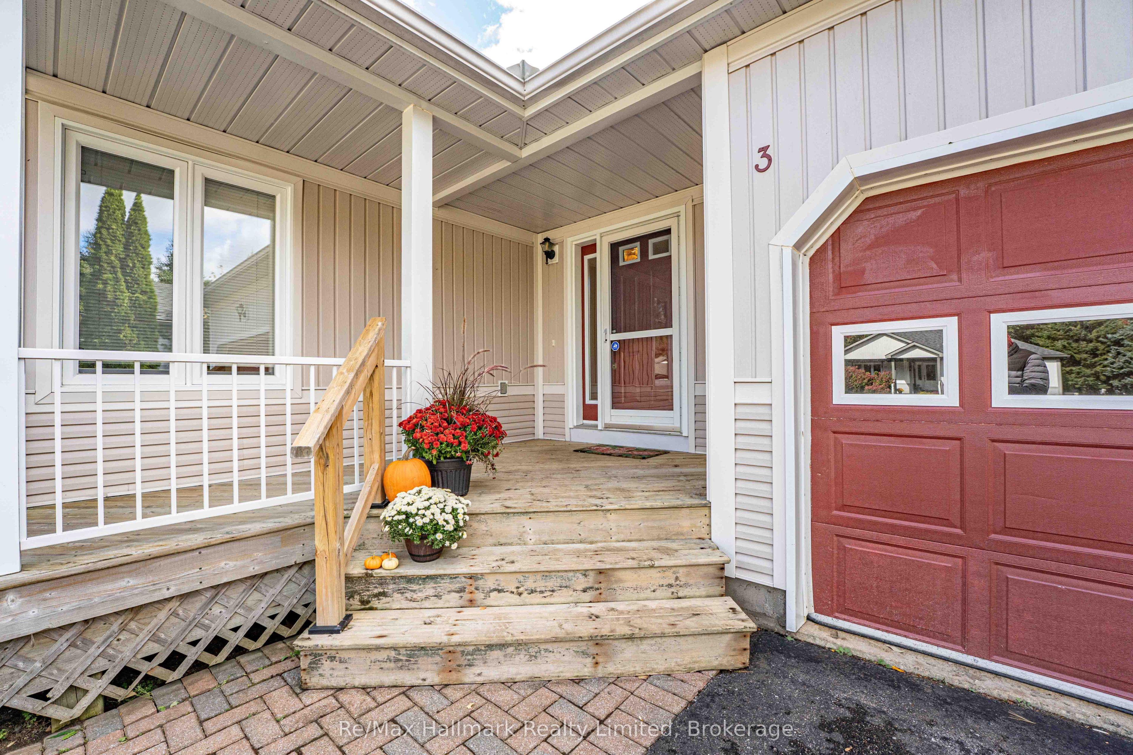 3 Woods Hollow, Gravenhurst, ON P1P 1Y7
