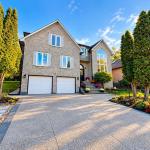 12 Sundrop Court, Hamilton, ON L9K 1G5
