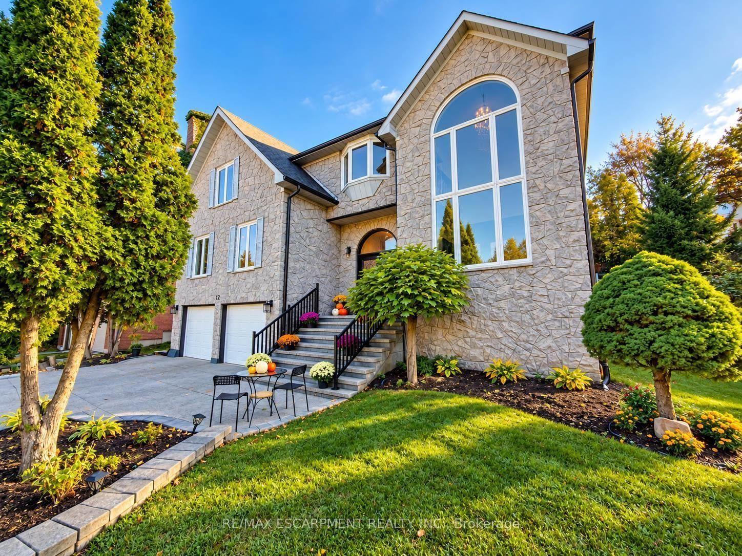 12 Sundrop Court, Hamilton, ON L9K 1G5
