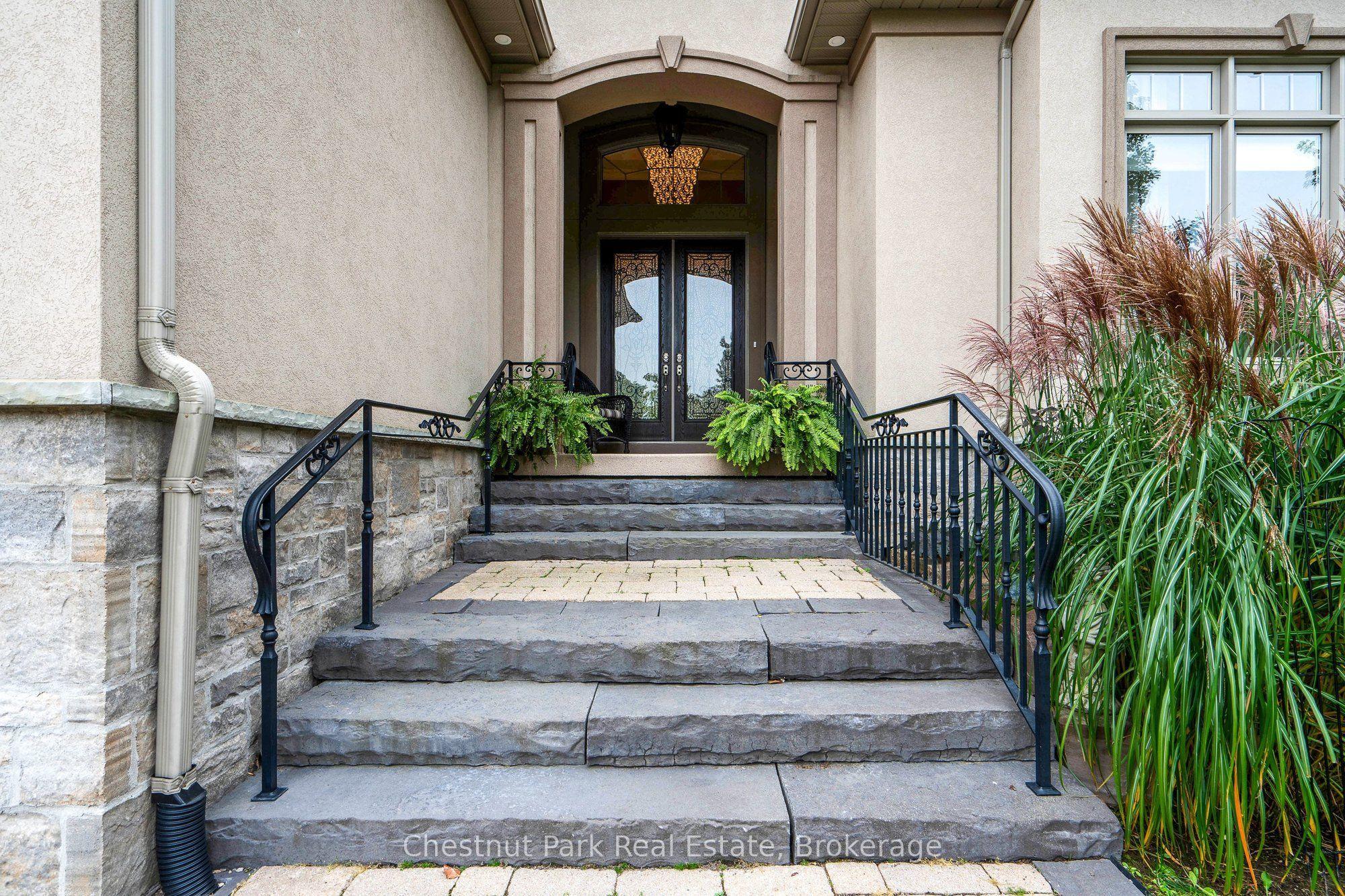 114 Grand Cypress Lane, Blue Mountains, ON L9Y 0K6