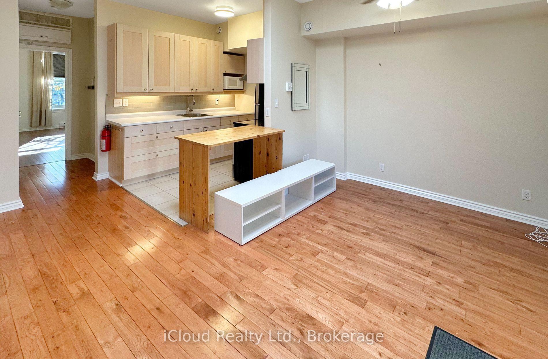 67 King Street W 1, Hamilton, ON L9H 1T5