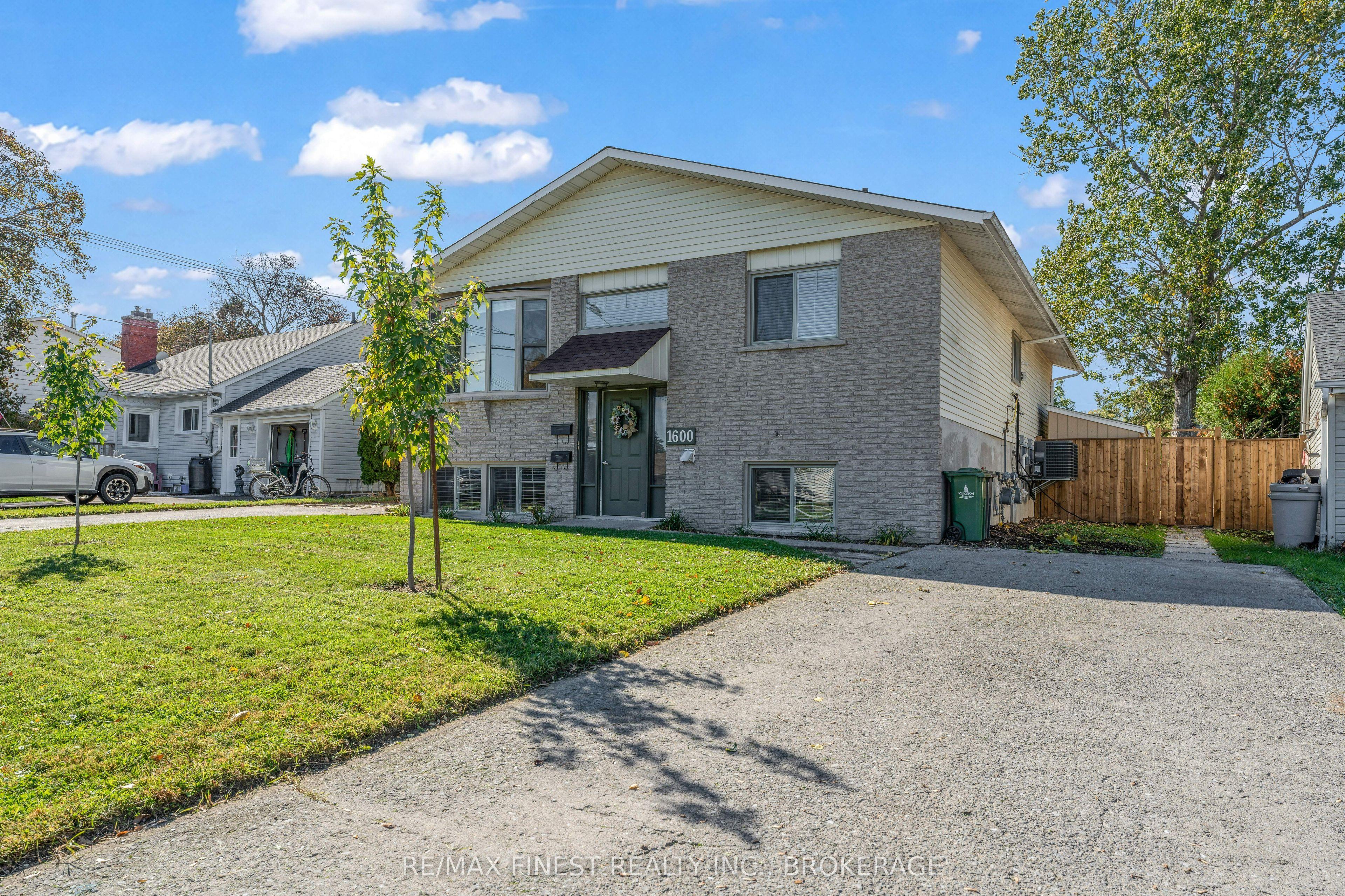 1600 Anne Street, Kingston, ON K7M 5H7