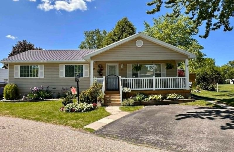 201 Biltmore Drive, South Huron, ON N0M 1T0