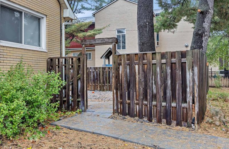 2131 Neepawa Avenue, Carlingwood - Westboro and Area, ON K2A 3L8