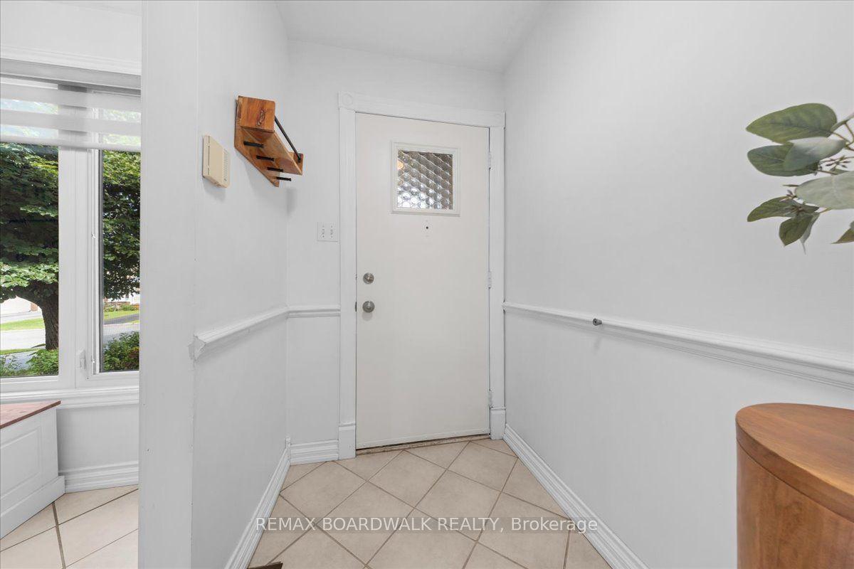 6584 Legault Street, Orleans - Convent Glen and Area, ON K1C 2Z1