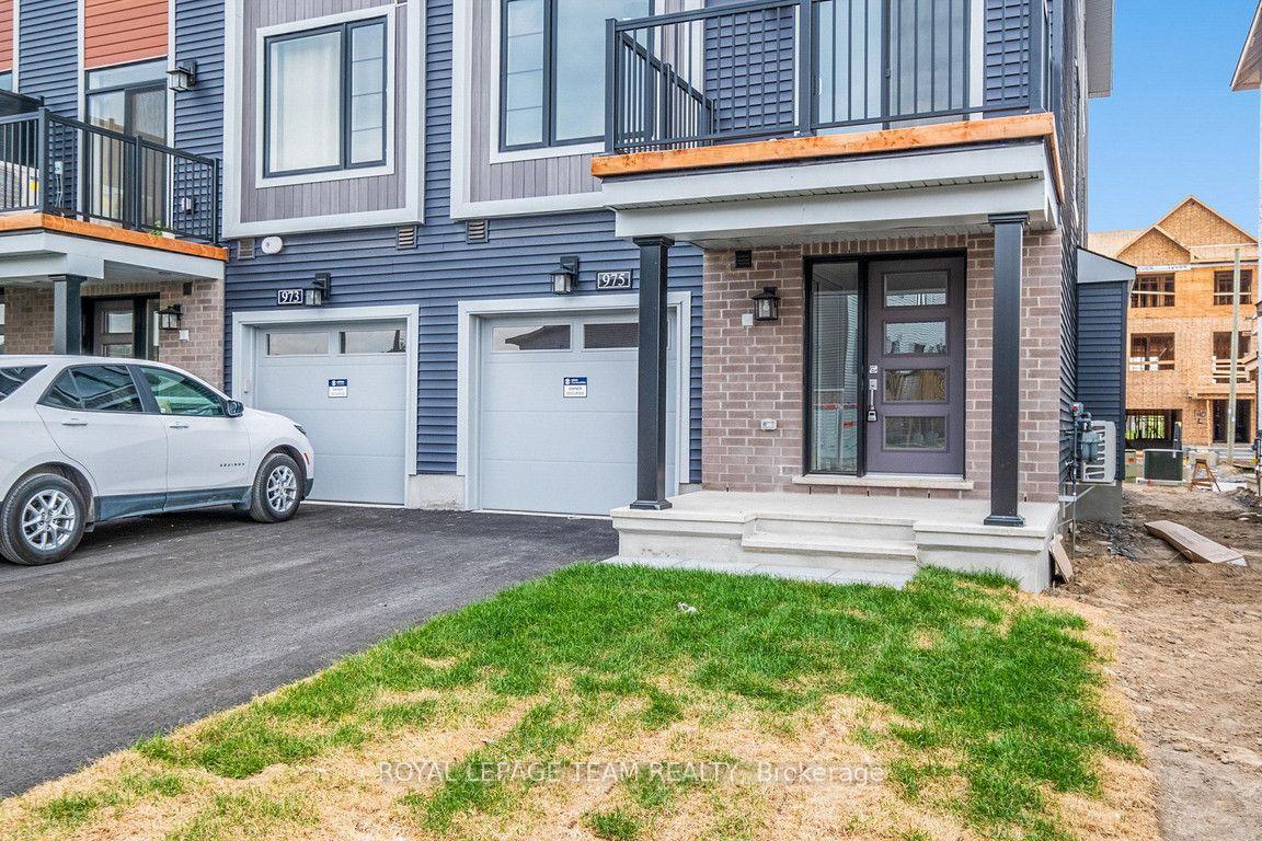 975 Athenry Court, Barrhaven, ON K2J 7E1
