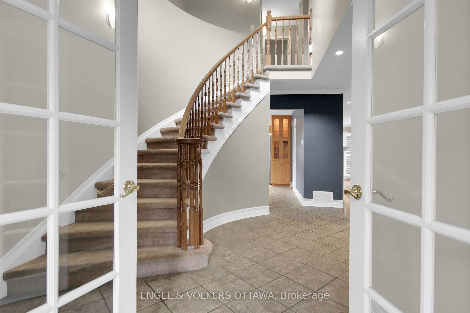 24 Tammela Court, Hunt Club - South Keys and Area, ON K1T 2E7