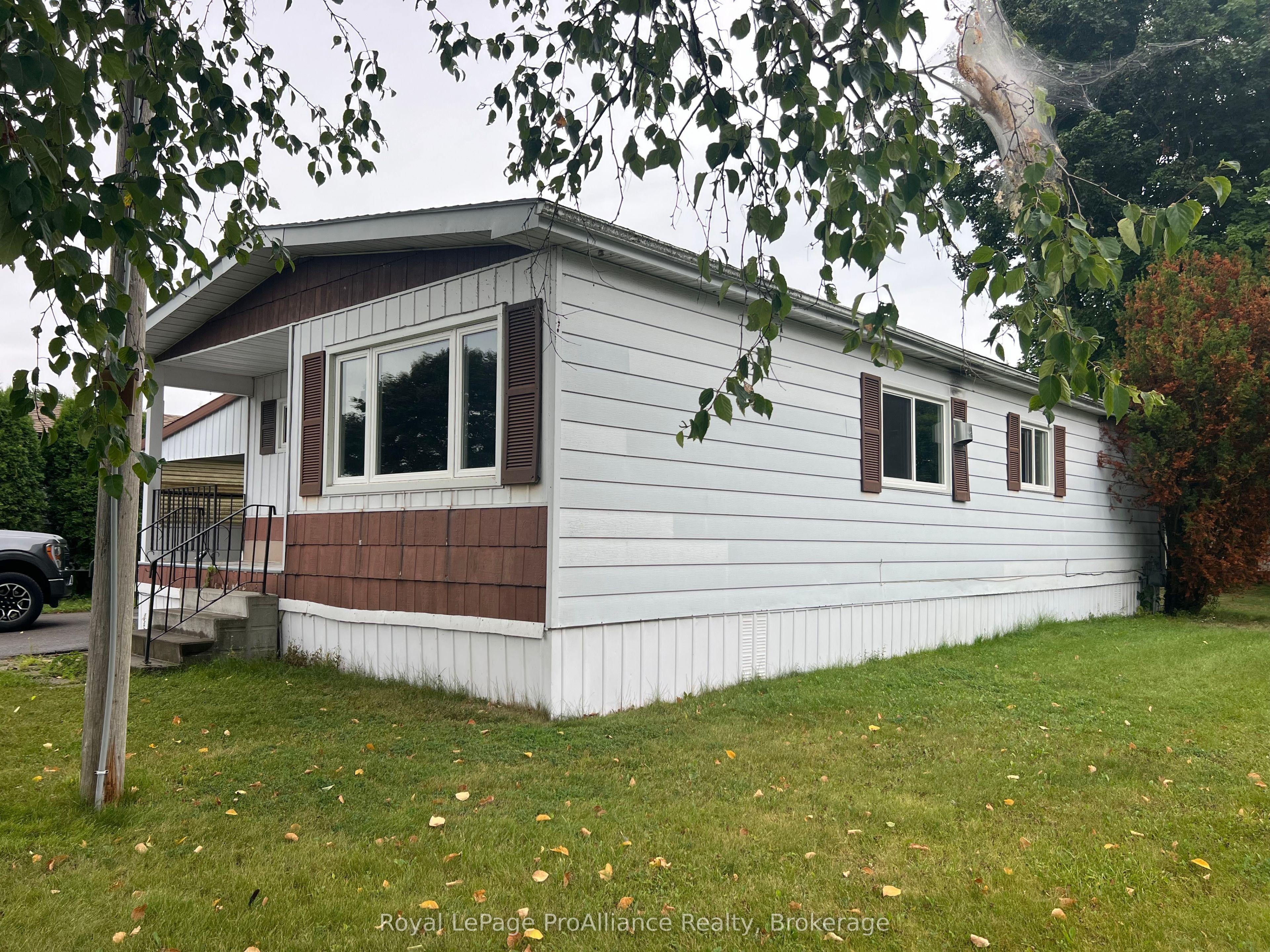 4 Dove Lane 401, Quinte West, ON K8N 4Z3