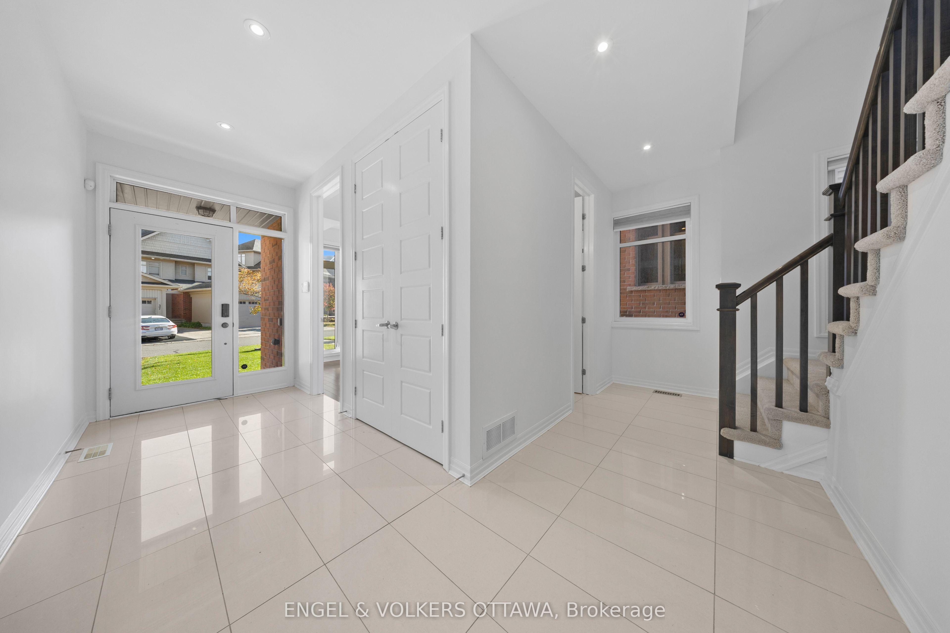 34 Aveia Private, Orleans - Cumberland and Area, ON K4A 0X1