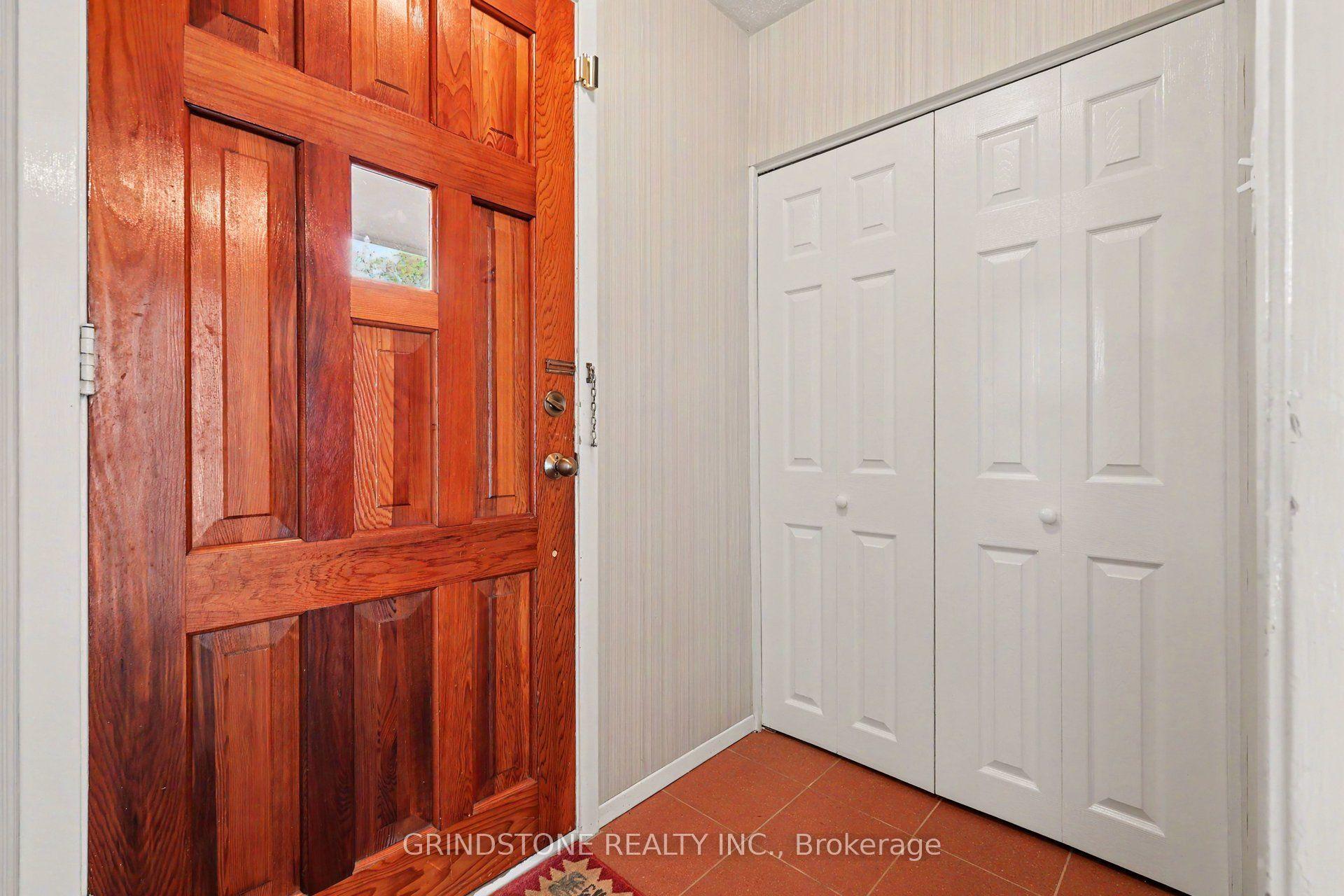22 Lavina Crescent, South of Baseline to Knoxdale, ON K2H 7P2