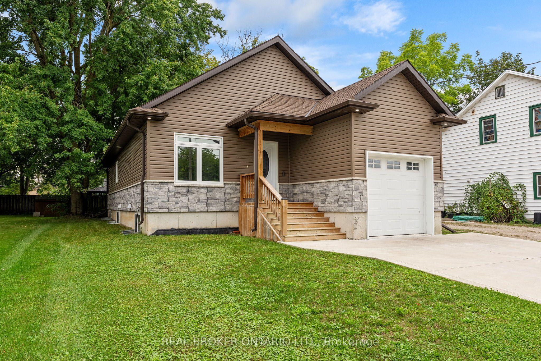 52 Queen Street, Huron East, ON N0G 1H0