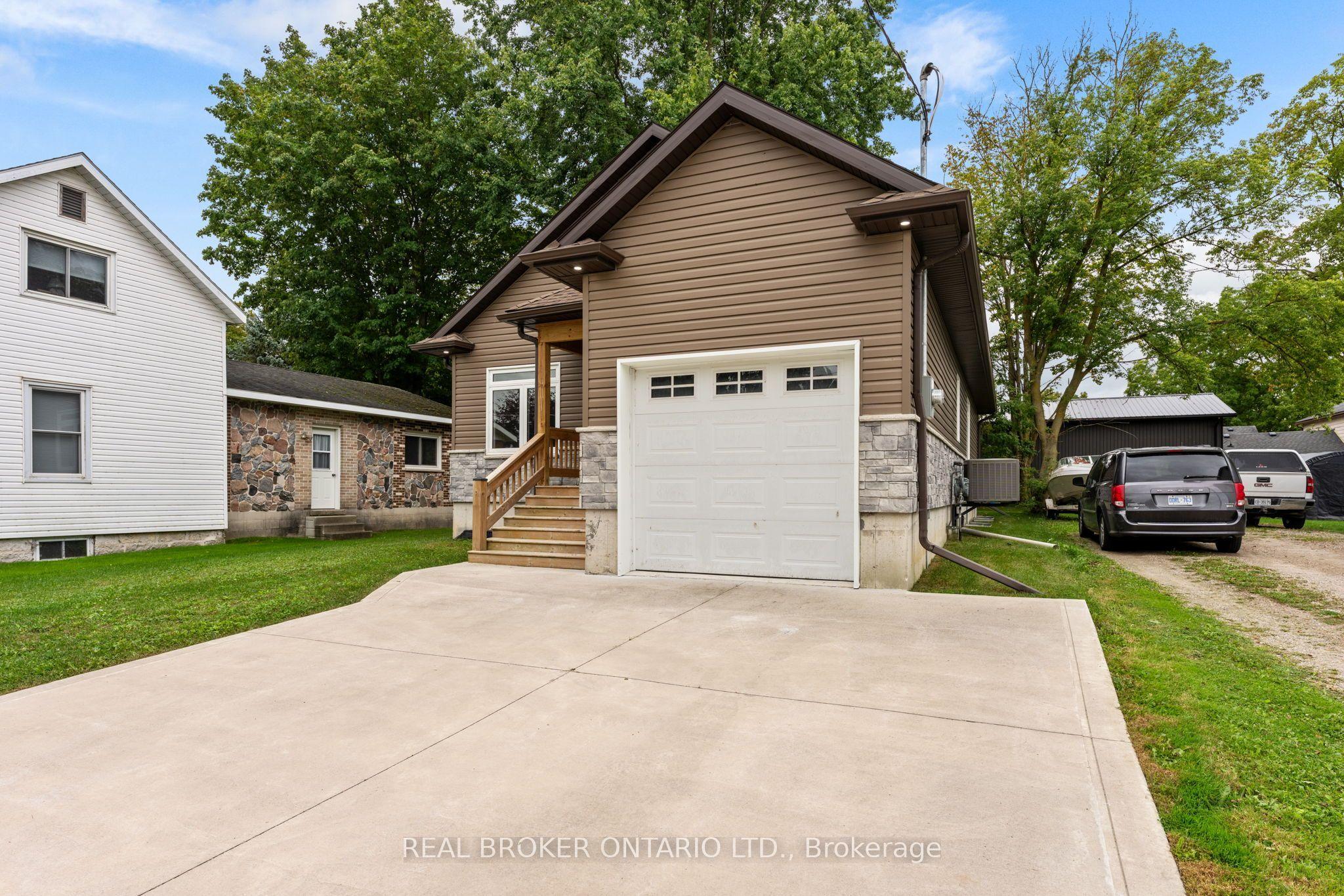 52 Queen Street, Huron East, ON N0G 1H0