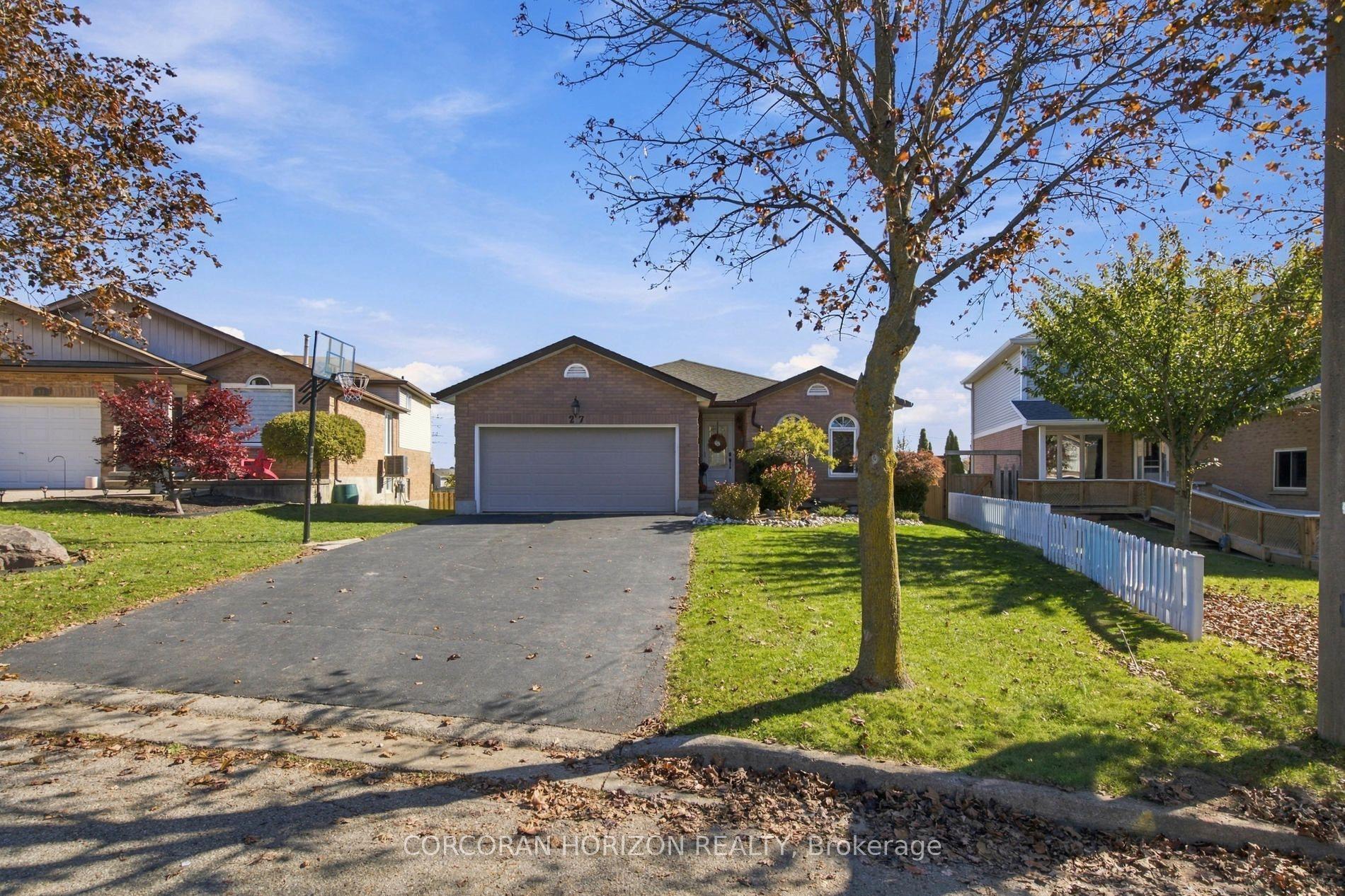 27 Costain Court, Kitchener, ON N2N 3A5