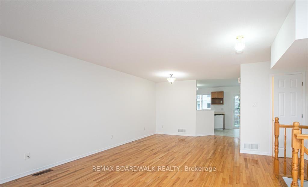 250 Gershwin Private, Bells Corners and South to Fallowfield, ON K2H 1G5