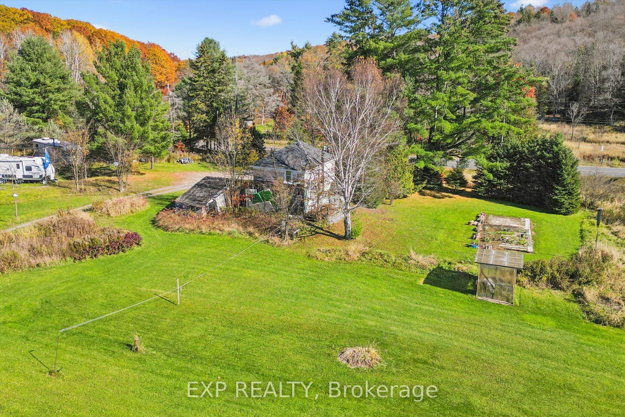 982 Raymond Road, Muskoka Lakes, ON P0B 1M0