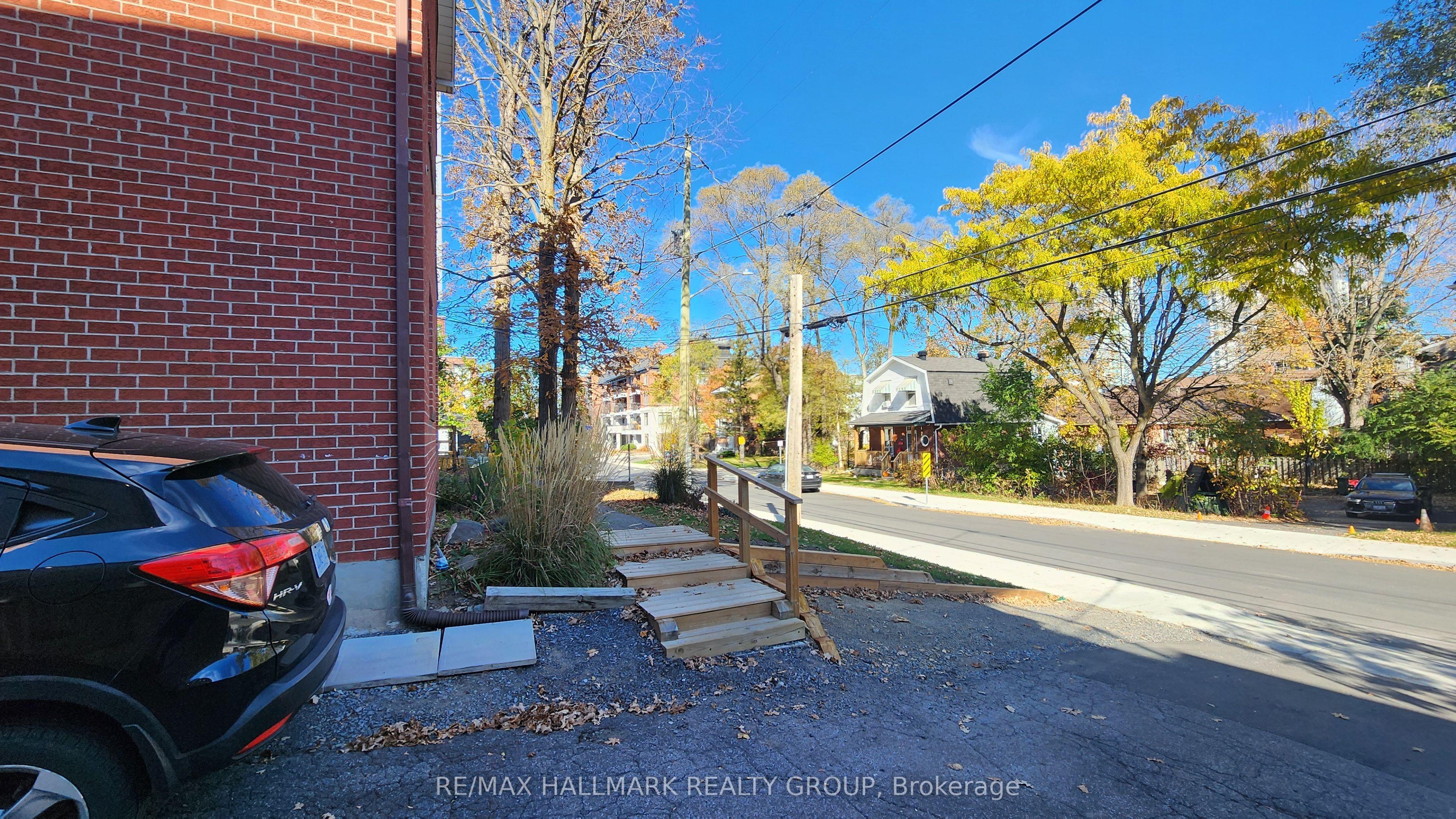 346 Winona Avenue, Westboro - Hampton Park, ON K1Z 5H4