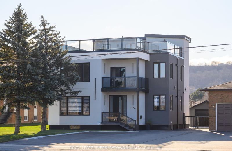 374 Highway 8, Hamilton, ON L8G 2E8