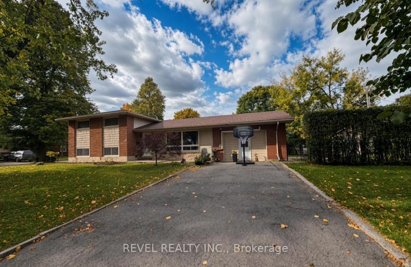 10 Agincourt Gardens, London South, ON N5Z 4E3