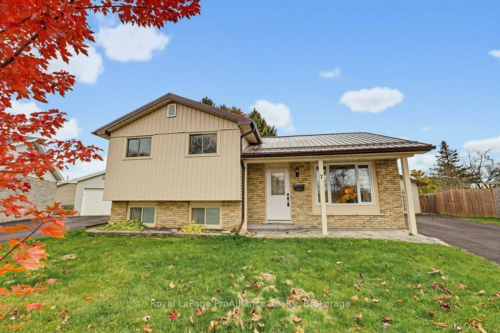 7 Yates Court, Belleville, ON K8P 4V5